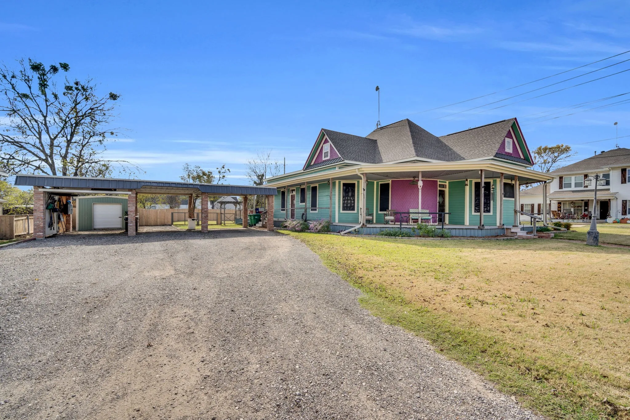 Single Family Residence For Sale in Ellis County , 312 W 8th Street, Ferris, Texas 75125, 3 Bedroom, 3 Bathroom, Garage spaces, 2,230 Sqft, built in 1889, mls#21292658, Real Estate Agent in Ferris, Homes For Sale in Ellis county, Homes For Sale in Ferris, Realtor in Ferris Texas, Real Estate Brokerage Independent Realty Texas, Luminita Cordes Realtor