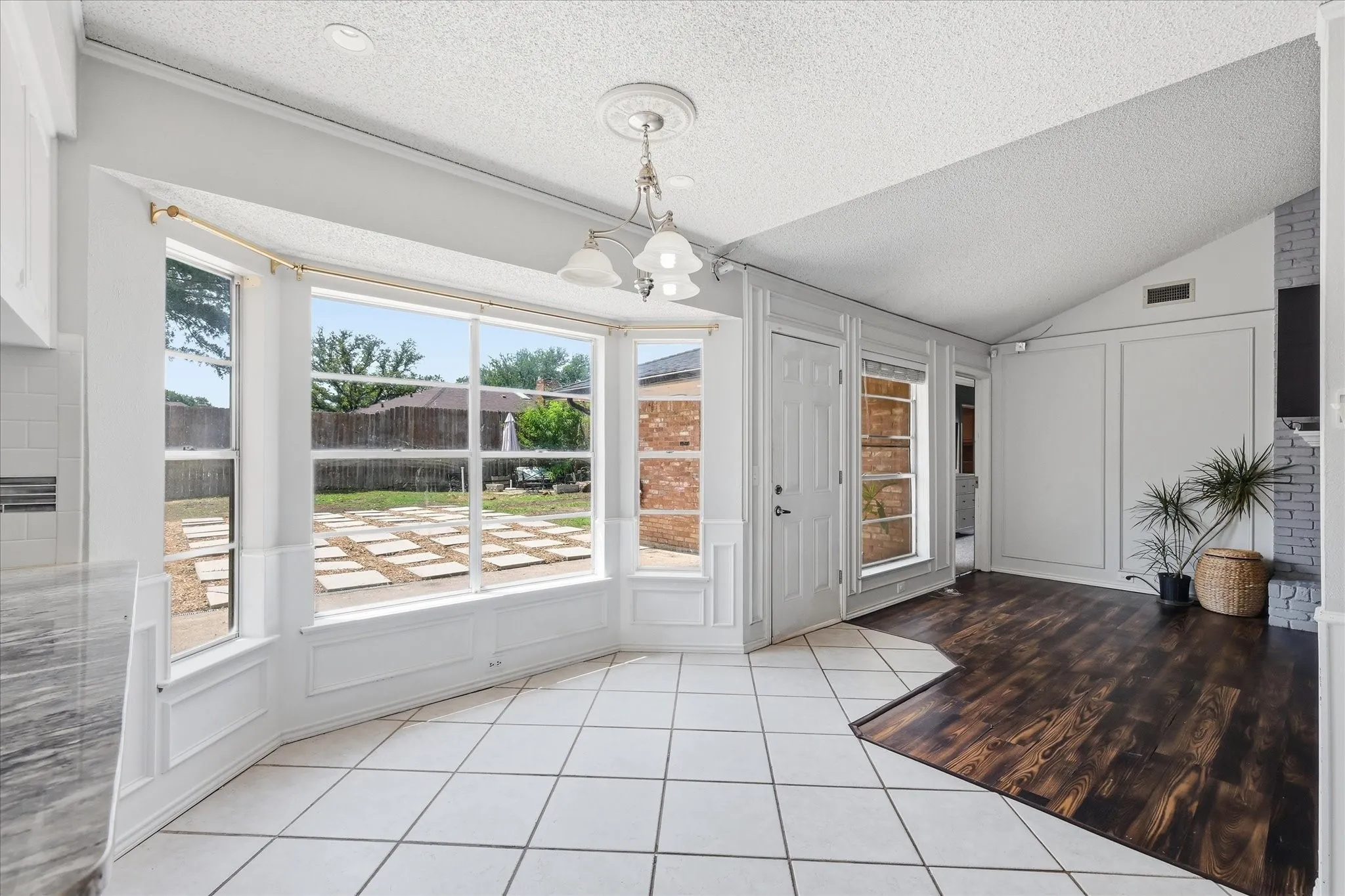 Single Family Residence For Sale in Tarrant County , 4314 Steeplechase Trail, Arlington, Texas 76016, 4 Bedroom, 3 Bathroom, 2 Garage spaces, 2,364 Sqft, built in 1977, mls#21292642, Real Estate Agent in Arlington, Homes For Sale in Tarrant county, Homes For Sale in Arlington, Realtor in Arlington Texas, Real Estate Brokerage Independent Realty Texas, Luminita Cordes Realtor