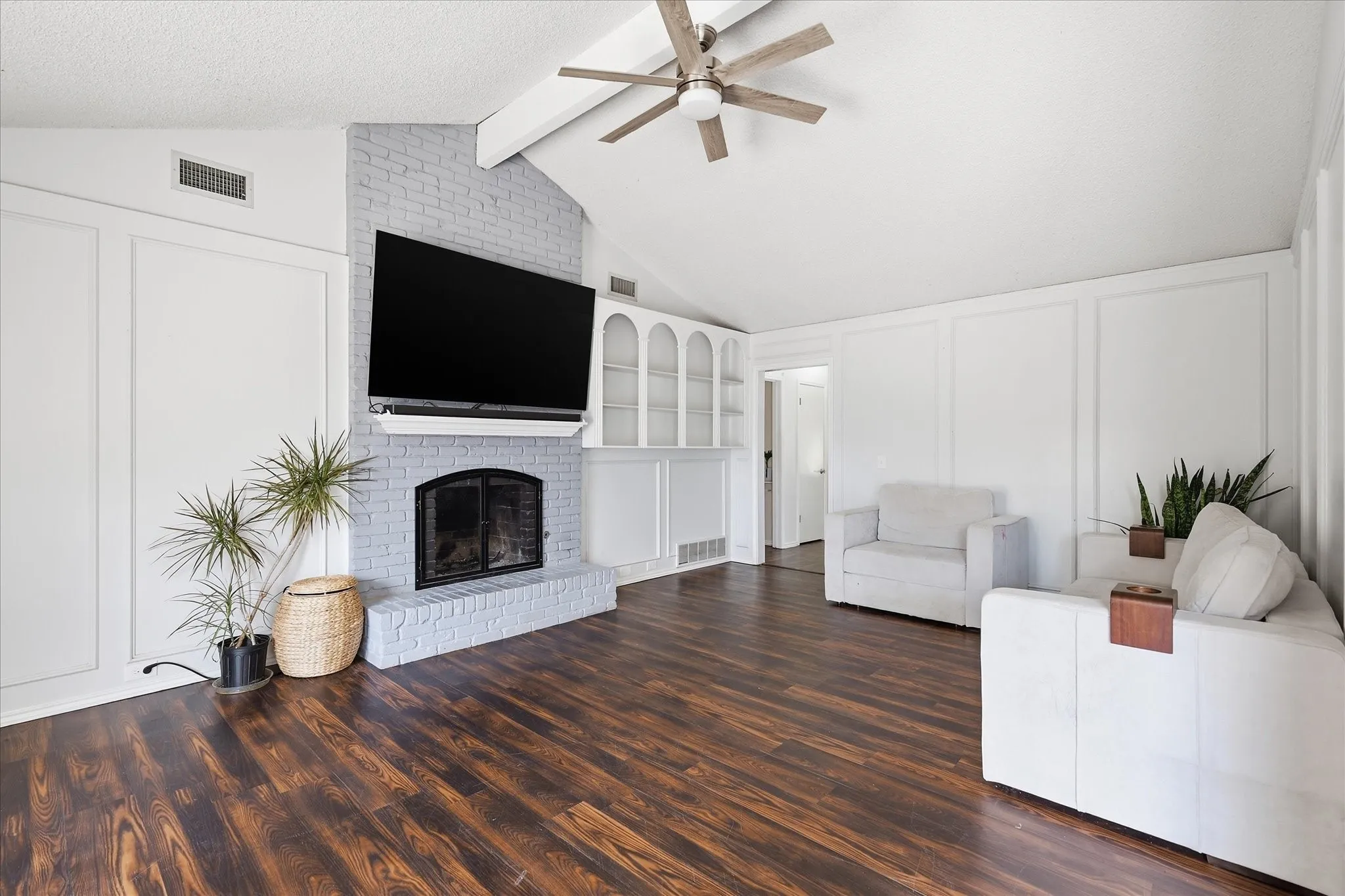 Single Family Residence For Sale in Tarrant County , 4314 Steeplechase Trail, Arlington, Texas 76016, 4 Bedroom, 3 Bathroom, 2 Garage spaces, 2,364 Sqft, built in 1977, mls#21292642, Real Estate Agent in Arlington, Homes For Sale in Tarrant county, Homes For Sale in Arlington, Realtor in Arlington Texas, Real Estate Brokerage Independent Realty Texas, Luminita Cordes Realtor