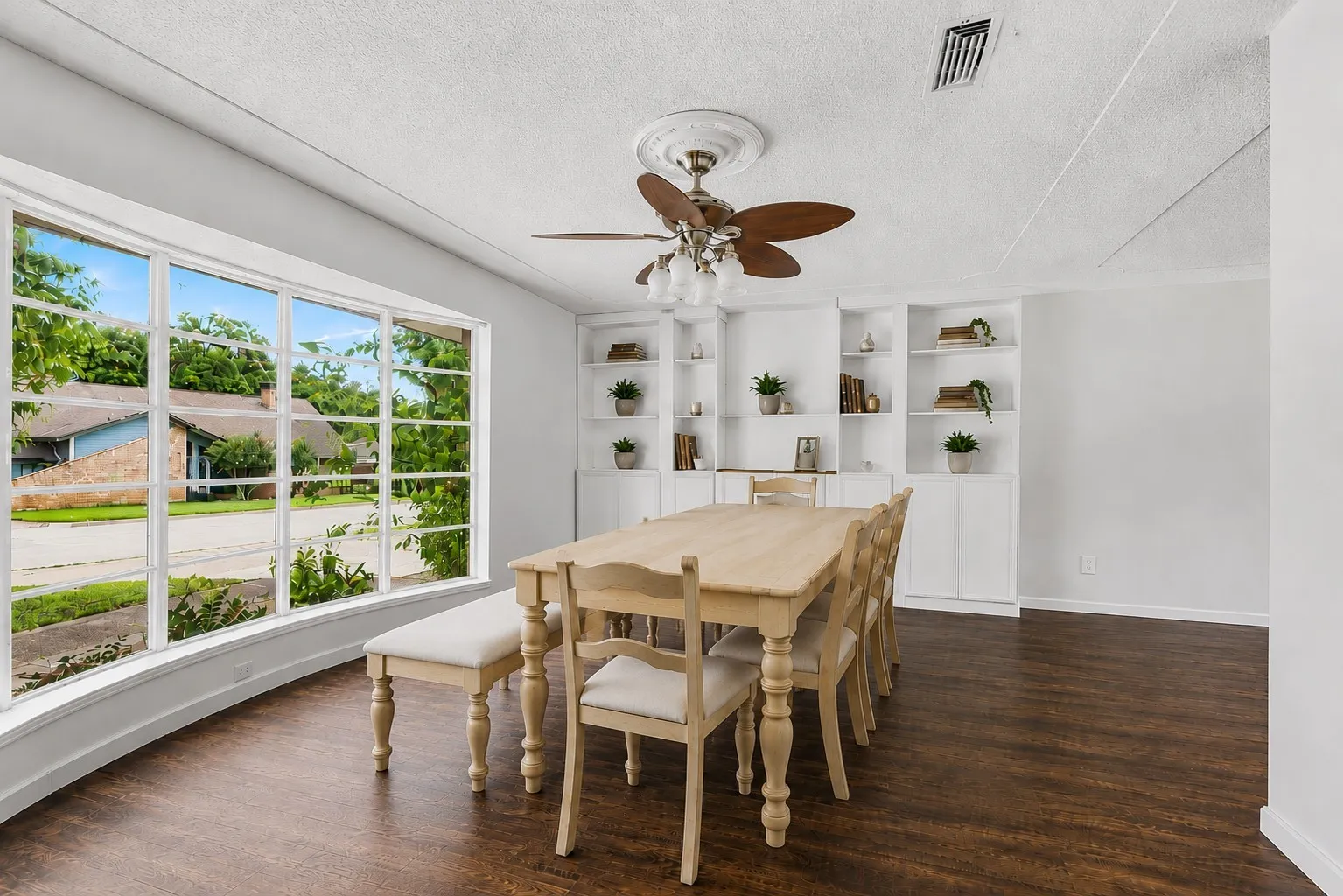 Single Family Residence For Sale in Tarrant County , 4314 Steeplechase Trail, Arlington, Texas 76016, 4 Bedroom, 3 Bathroom, 2 Garage spaces, 2,364 Sqft, built in 1977, mls#21292642, Real Estate Agent in Arlington, Homes For Sale in Tarrant county, Homes For Sale in Arlington, Realtor in Arlington Texas, Real Estate Brokerage Independent Realty Texas, Luminita Cordes Realtor