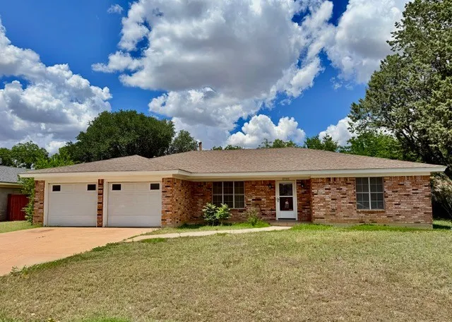 Single Family Residence For Sale in Taylor County , 2942 Arrowhead Drive, Abilene, Texas 79606, 3 Bedroom, 2 Bathroom, 2 Garage spaces, 2,148 Sqft, built in 1971, mls#21290563, Real Estate Agent in Abilene, Homes For Sale in Taylor county, Homes For Sale in Abilene, Realtor in Abilene Texas, Real Estate Brokerage Independent Realty Texas, Luminita Cordes Realtor