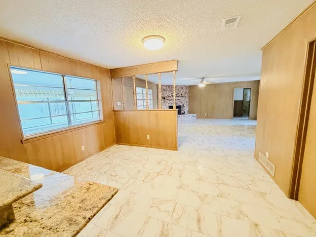 Single Family Residence For Sale in Taylor County , 2942 Arrowhead Drive, Abilene, Texas 79606, 3 Bedroom, 2 Bathroom, 2 Garage spaces, 2,148 Sqft, built in 1971, mls#21290563, Real Estate Agent in Abilene, Homes For Sale in Taylor county, Homes For Sale in Abilene, Realtor in Abilene Texas, Real Estate Brokerage Independent Realty Texas, Luminita Cordes Realtor