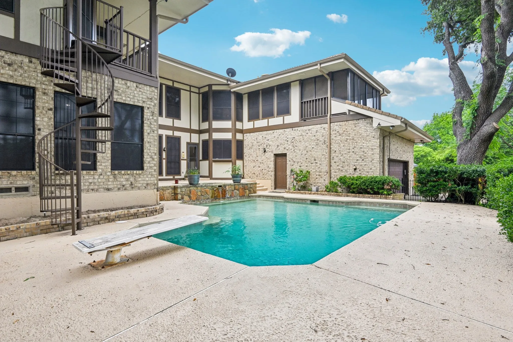 Single Family Residence For Sale in Rockwall County , 128 Sceptre Drive, Rockwall, Texas 75032, 4 Bedroom, 4 Bathroom, 2 Garage spaces, 3,520 Sqft, built in 1985, mls#21286229, Real Estate Agent in Rockwall, Homes For Sale in Rockwall county, Homes For Sale in Rockwall, Realtor in Rockwall Texas, Real Estate Brokerage Independent Realty Texas, Luminita Cordes Realtor
