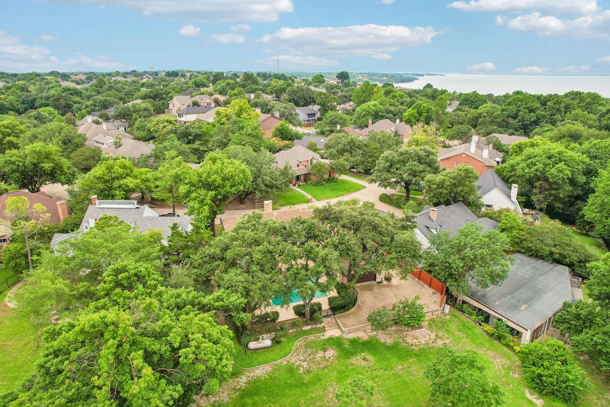 Single Family Residence For Sale in Rockwall County , 128 Sceptre Drive, Rockwall, Texas 75032, 4 Bedroom, 4 Bathroom, 2 Garage spaces, 3,520 Sqft, built in 1985, mls#21286229, Real Estate Agent in Rockwall, Homes For Sale in Rockwall county, Homes For Sale in Rockwall, Realtor in Rockwall Texas, Real Estate Brokerage Independent Realty Texas, Luminita Cordes Realtor