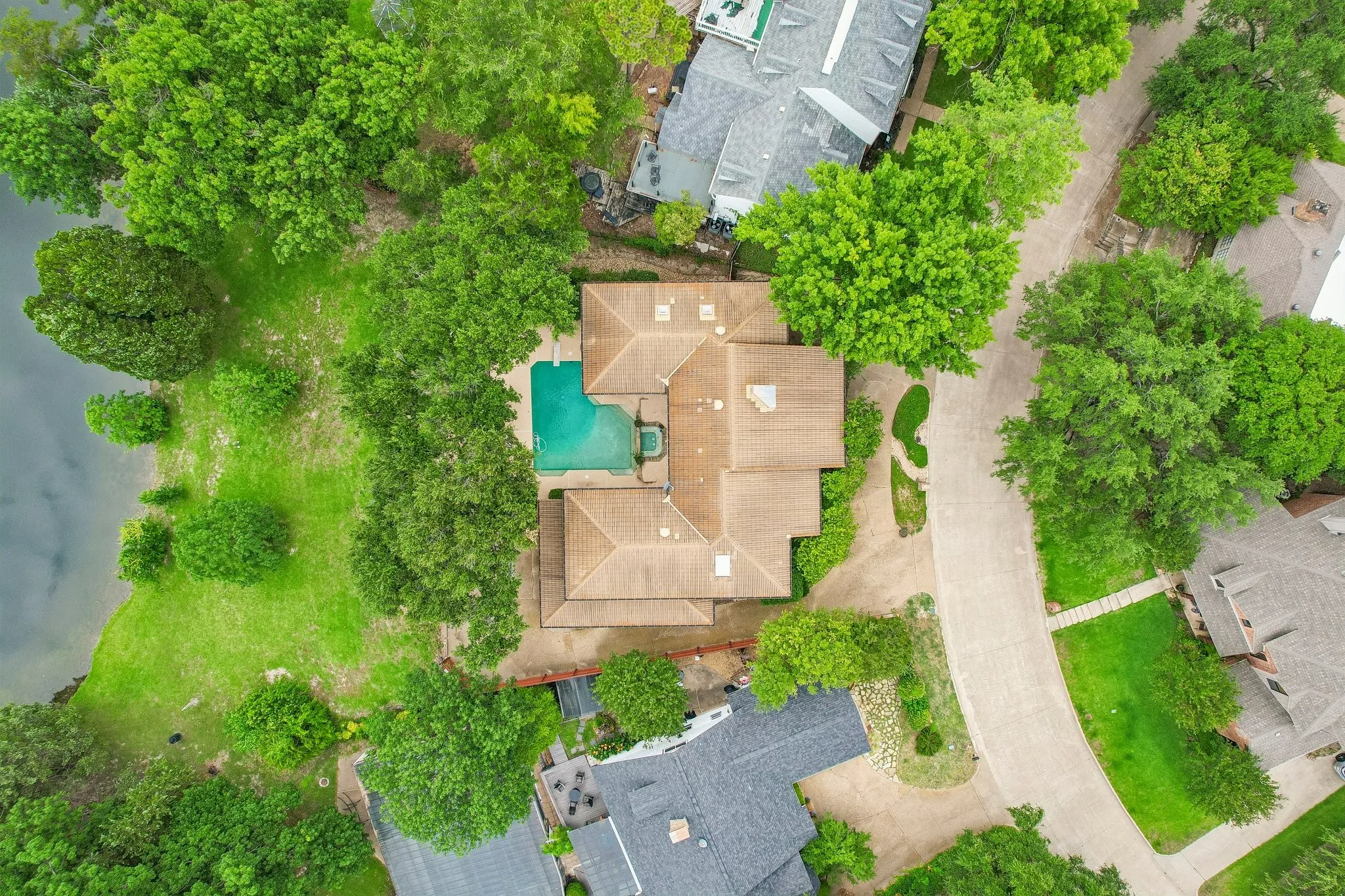 Single Family Residence For Sale in Rockwall County , 128 Sceptre Drive, Rockwall, Texas 75032, 4 Bedroom, 4 Bathroom, 2 Garage spaces, 3,520 Sqft, built in 1985, mls#21286229, Real Estate Agent in Rockwall, Homes For Sale in Rockwall county, Homes For Sale in Rockwall, Realtor in Rockwall Texas, Real Estate Brokerage Independent Realty Texas, Luminita Cordes Realtor