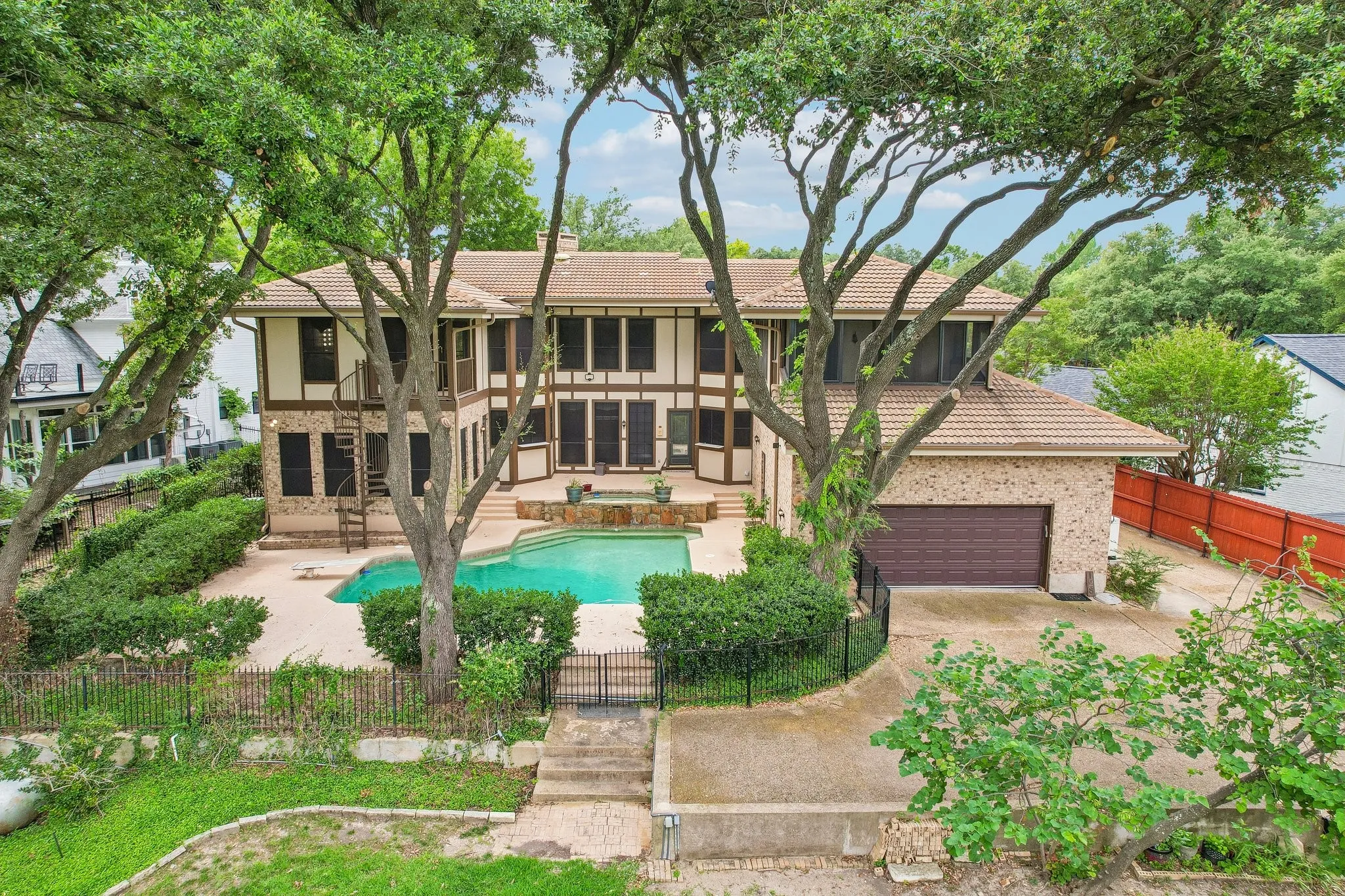 Single Family Residence For Sale in Rockwall County , 128 Sceptre Drive, Rockwall, Texas 75032, 4 Bedroom, 4 Bathroom, 2 Garage spaces, 3,520 Sqft, built in 1985, mls#21286229, Real Estate Agent in Rockwall, Homes For Sale in Rockwall county, Homes For Sale in Rockwall, Realtor in Rockwall Texas, Real Estate Brokerage Independent Realty Texas, Luminita Cordes Realtor