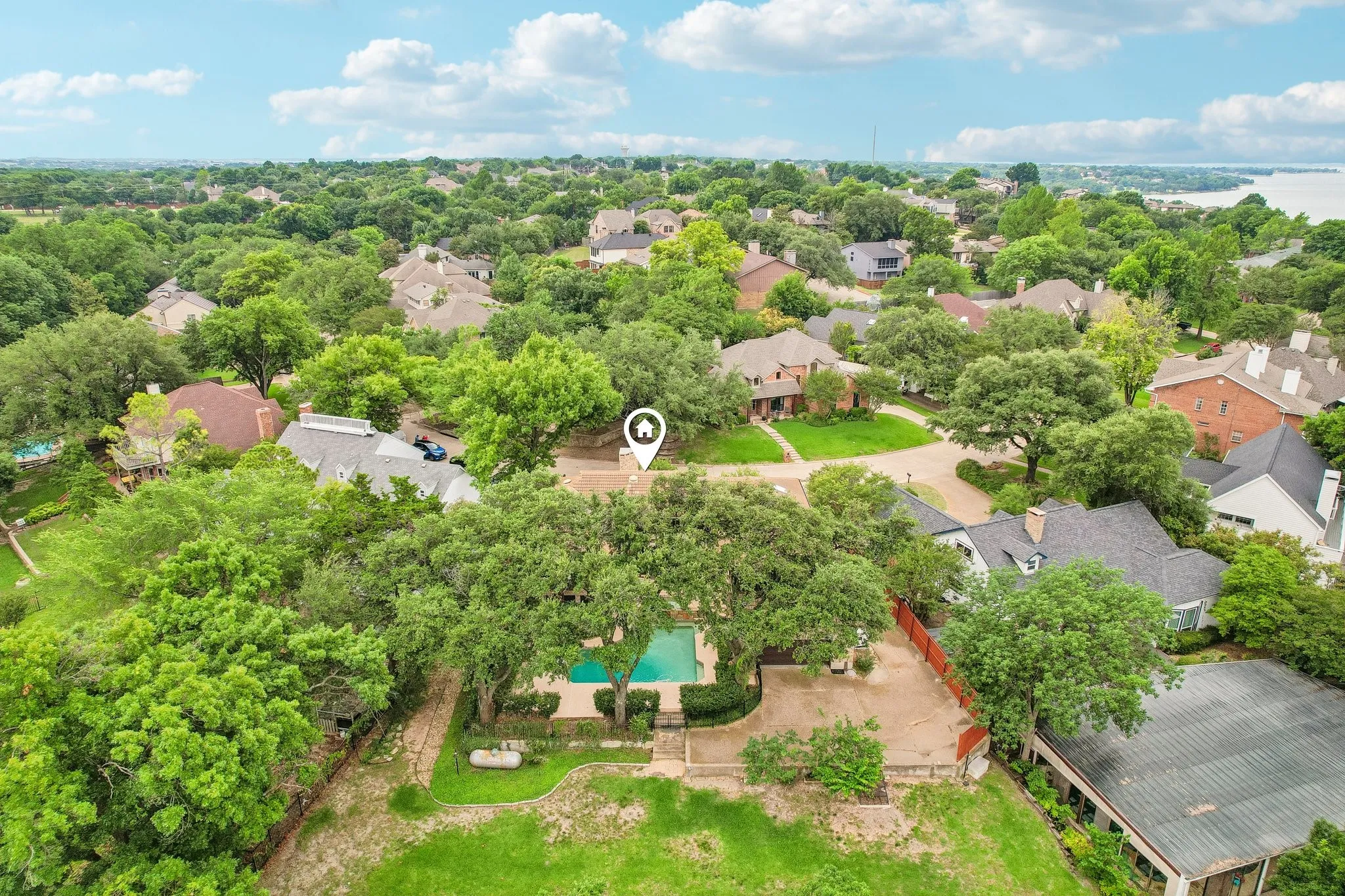 Single Family Residence For Sale in Rockwall County , 128 Sceptre Drive, Rockwall, Texas 75032, 4 Bedroom, 4 Bathroom, 2 Garage spaces, 3,520 Sqft, built in 1985, mls#21286229, Real Estate Agent in Rockwall, Homes For Sale in Rockwall county, Homes For Sale in Rockwall, Realtor in Rockwall Texas, Real Estate Brokerage Independent Realty Texas, Luminita Cordes Realtor