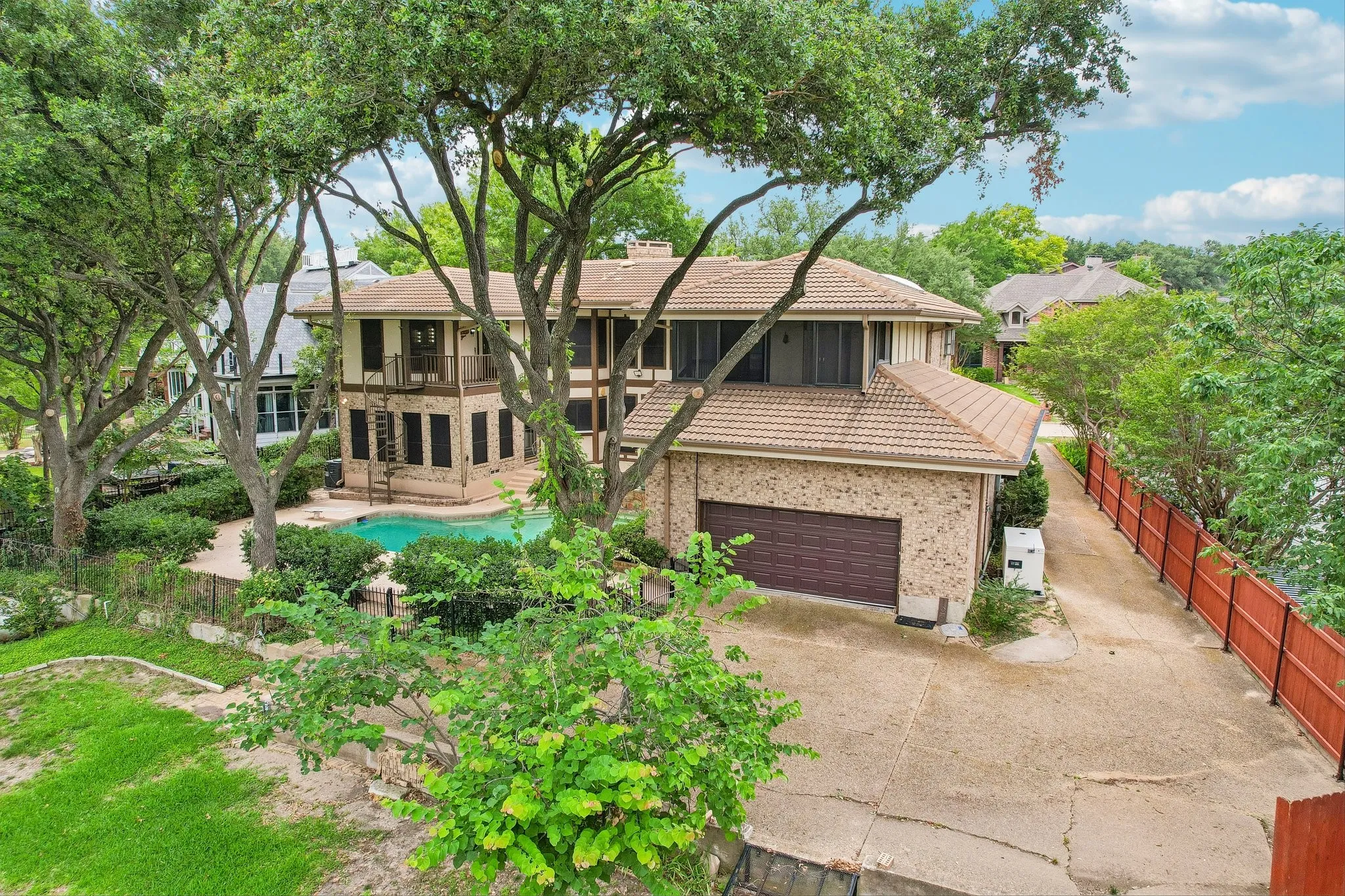 Single Family Residence For Sale in Rockwall County , 128 Sceptre Drive, Rockwall, Texas 75032, 4 Bedroom, 4 Bathroom, 2 Garage spaces, 3,520 Sqft, built in 1985, mls#21286229, Real Estate Agent in Rockwall, Homes For Sale in Rockwall county, Homes For Sale in Rockwall, Realtor in Rockwall Texas, Real Estate Brokerage Independent Realty Texas, Luminita Cordes Realtor