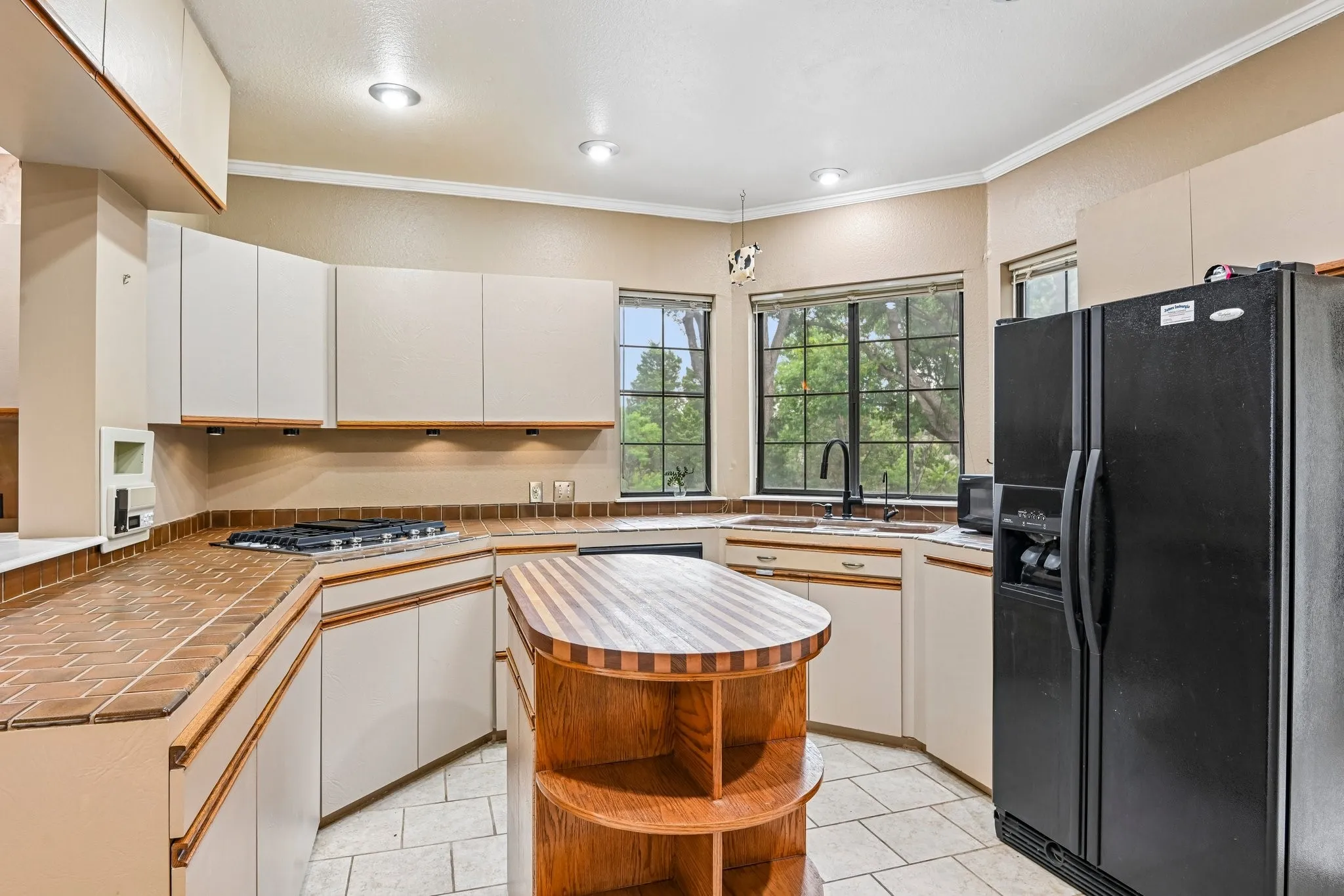 Single Family Residence For Sale in Rockwall County , 128 Sceptre Drive, Rockwall, Texas 75032, 4 Bedroom, 4 Bathroom, 2 Garage spaces, 3,520 Sqft, built in 1985, mls#21286229, Real Estate Agent in Rockwall, Homes For Sale in Rockwall county, Homes For Sale in Rockwall, Realtor in Rockwall Texas, Real Estate Brokerage Independent Realty Texas, Luminita Cordes Realtor