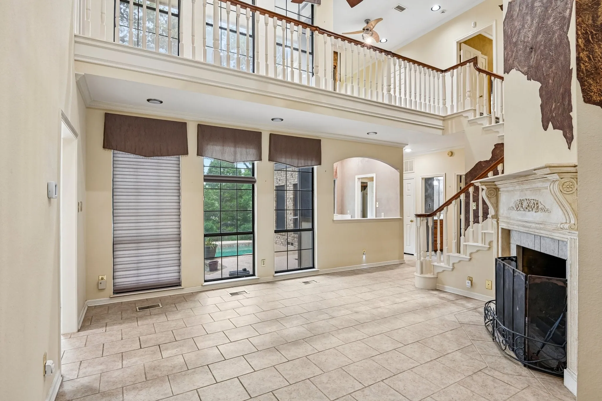 Single Family Residence For Sale in Rockwall County , 128 Sceptre Drive, Rockwall, Texas 75032, 4 Bedroom, 4 Bathroom, 2 Garage spaces, 3,520 Sqft, built in 1985, mls#21286229, Real Estate Agent in Rockwall, Homes For Sale in Rockwall county, Homes For Sale in Rockwall, Realtor in Rockwall Texas, Real Estate Brokerage Independent Realty Texas, Luminita Cordes Realtor