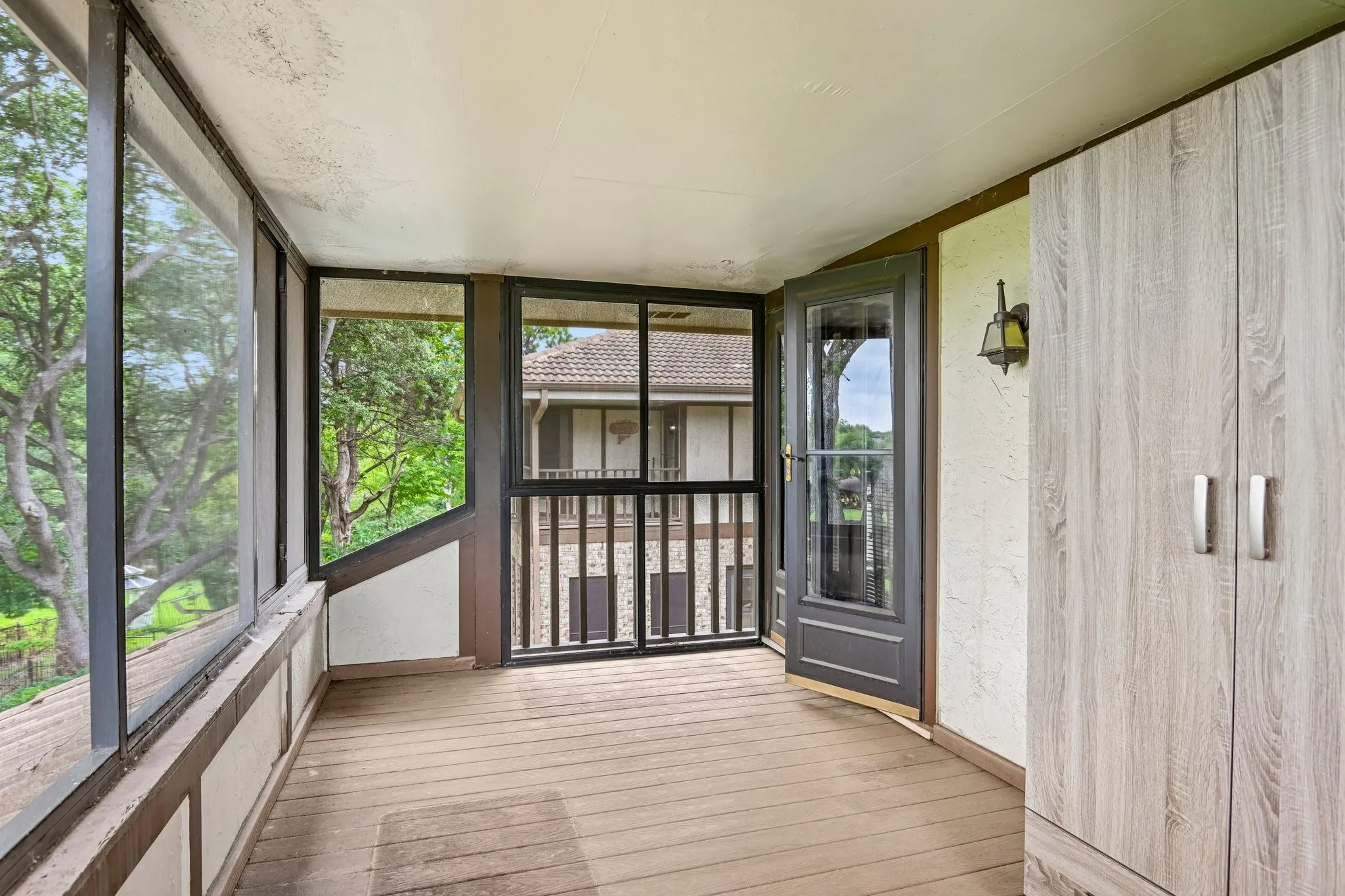 Single Family Residence For Sale in Rockwall County , 128 Sceptre Drive, Rockwall, Texas 75032, 4 Bedroom, 4 Bathroom, 2 Garage spaces, 3,520 Sqft, built in 1985, mls#21286229, Real Estate Agent in Rockwall, Homes For Sale in Rockwall county, Homes For Sale in Rockwall, Realtor in Rockwall Texas, Real Estate Brokerage Independent Realty Texas, Luminita Cordes Realtor