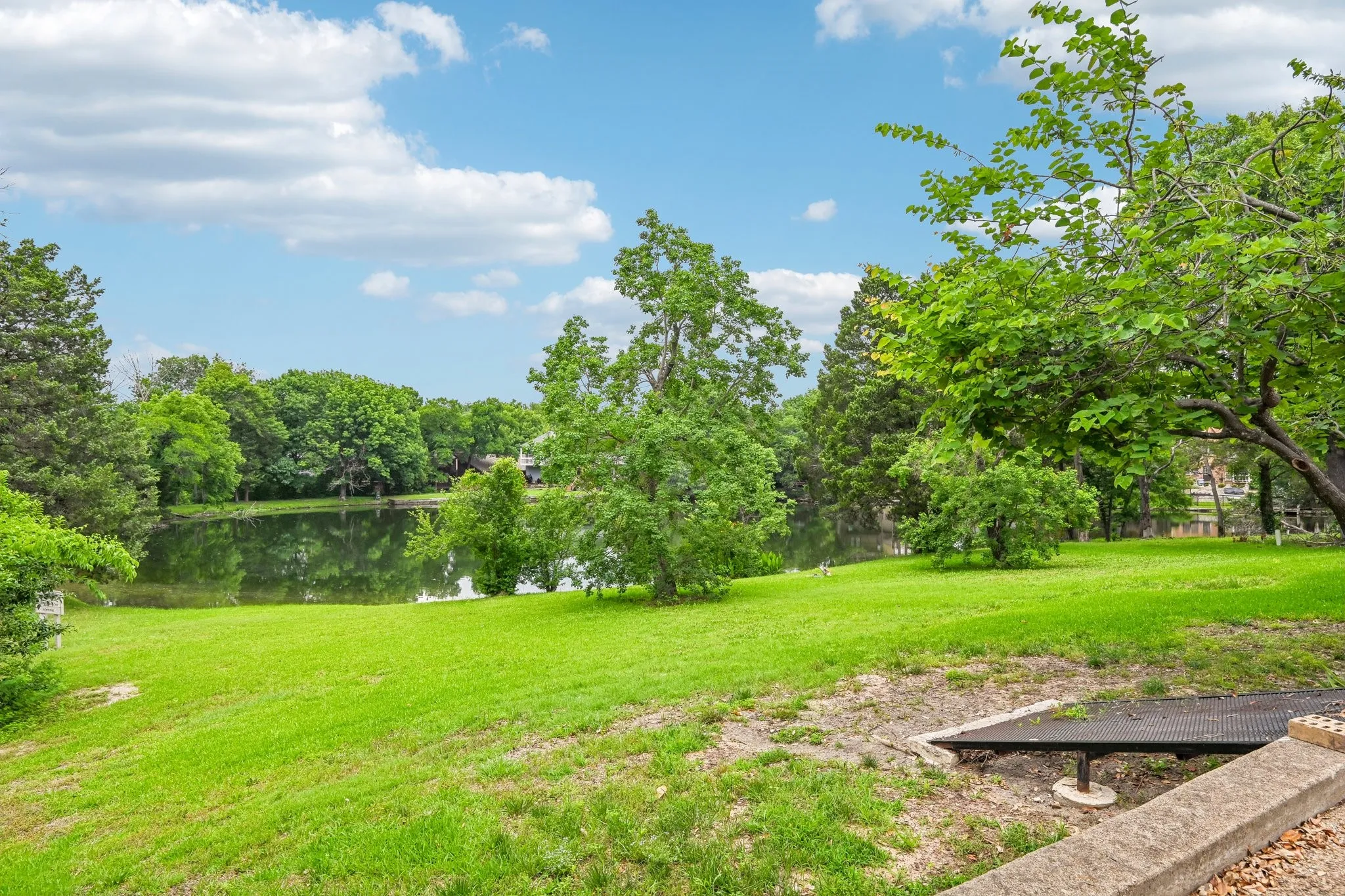 Single Family Residence For Sale in Rockwall County , 128 Sceptre Drive, Rockwall, Texas 75032, 4 Bedroom, 4 Bathroom, 2 Garage spaces, 3,520 Sqft, built in 1985, mls#21286229, Real Estate Agent in Rockwall, Homes For Sale in Rockwall county, Homes For Sale in Rockwall, Realtor in Rockwall Texas, Real Estate Brokerage Independent Realty Texas, Luminita Cordes Realtor