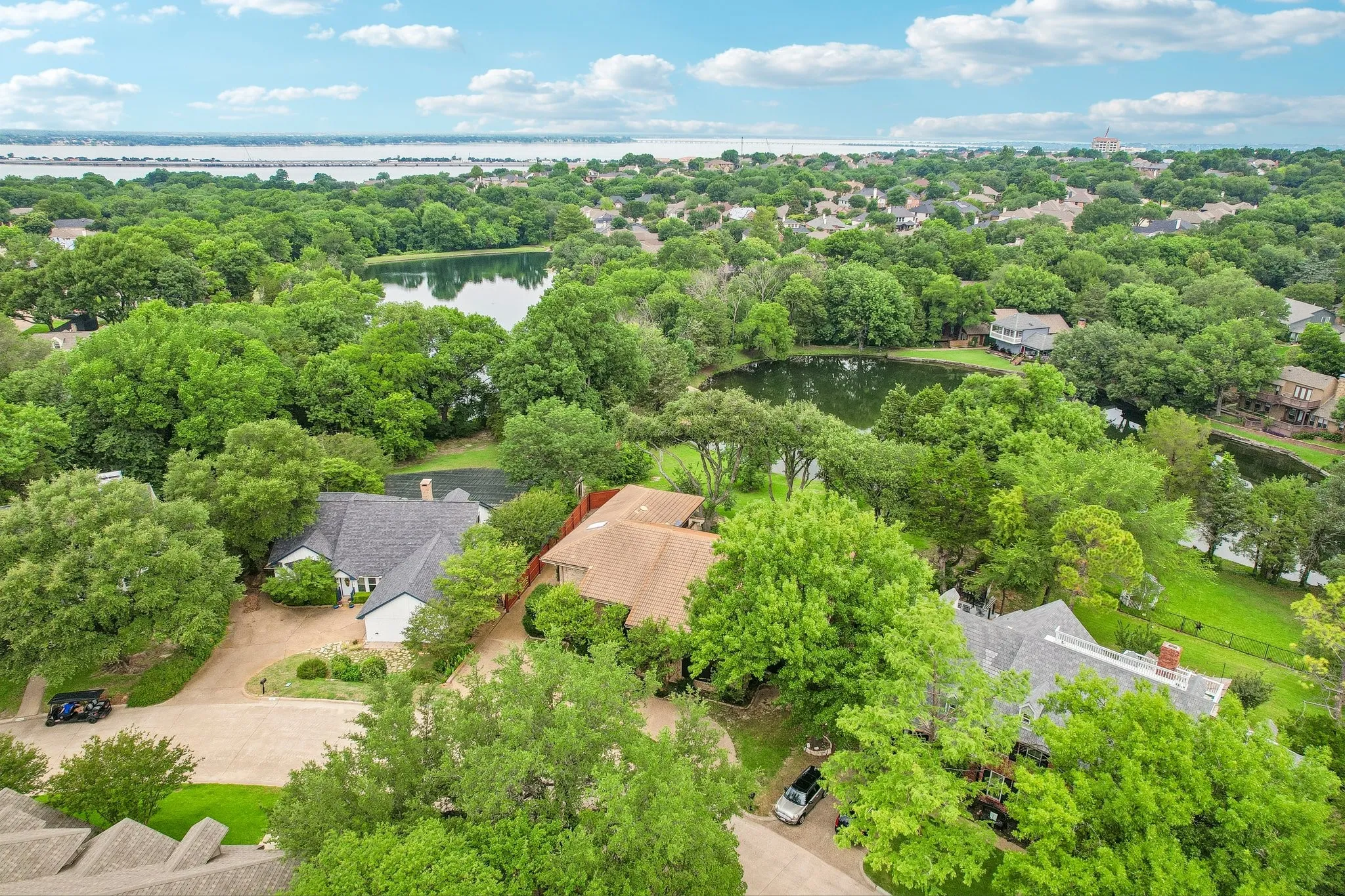 Single Family Residence For Sale in Rockwall County , 128 Sceptre Drive, Rockwall, Texas 75032, 4 Bedroom, 4 Bathroom, 2 Garage spaces, 3,520 Sqft, built in 1985, mls#21286229, Real Estate Agent in Rockwall, Homes For Sale in Rockwall county, Homes For Sale in Rockwall, Realtor in Rockwall Texas, Real Estate Brokerage Independent Realty Texas, Luminita Cordes Realtor