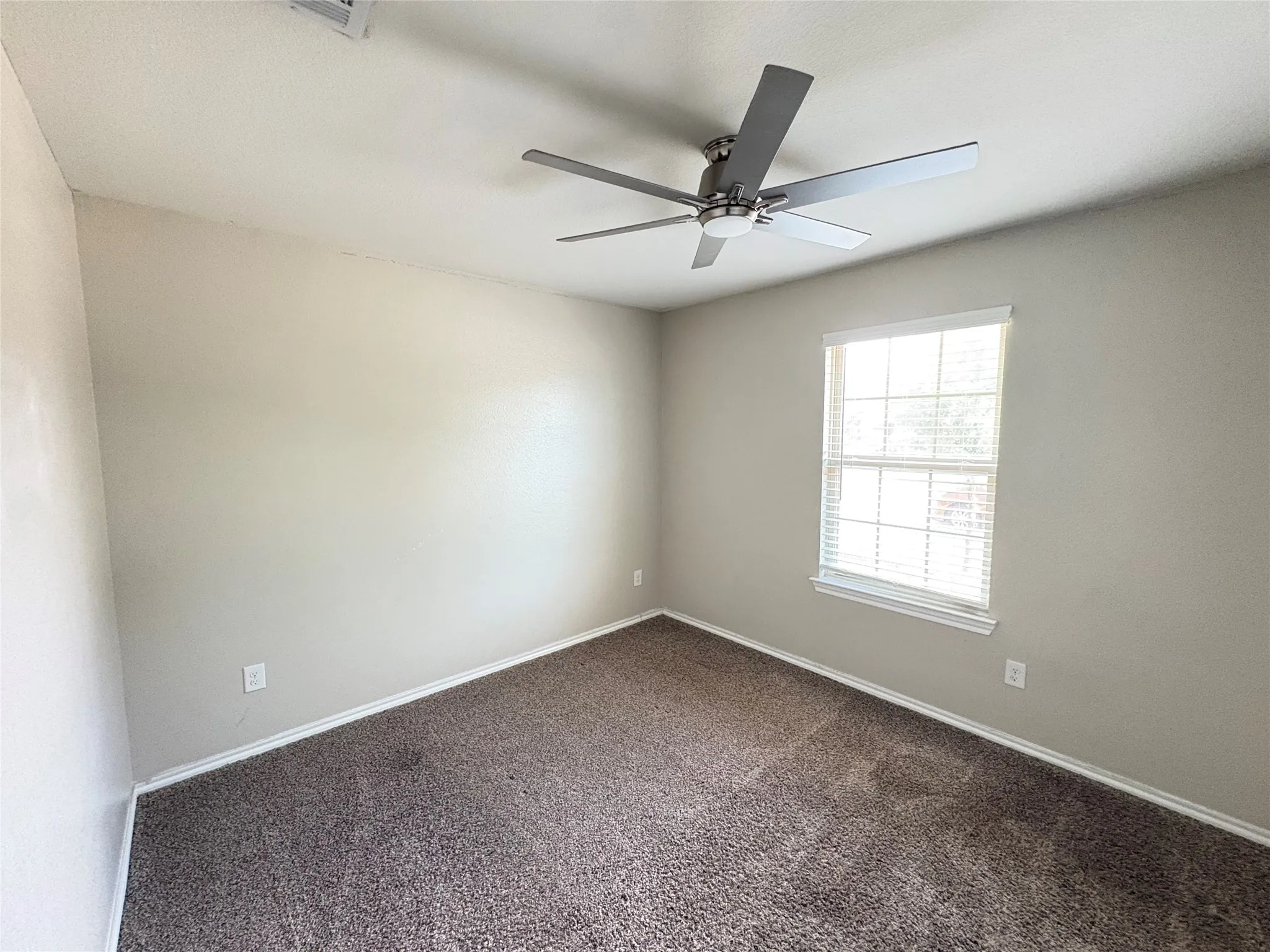 Single Family Residence For Rent in Collin County , 215 Woodland Street, Anna, Texas 75409, 4 Bedroom, 2 Bathroom, 2 Garage spaces, 2,089 Sqft, built in 2019, mls#21292676, Real Estate Agent in Anna, Homes For Rent in Collin county, Homes For Rent in Anna, Realtor in Anna Texas, Real Estate Brokerage Independent Realty Texas, Luminita Cordes Realtor