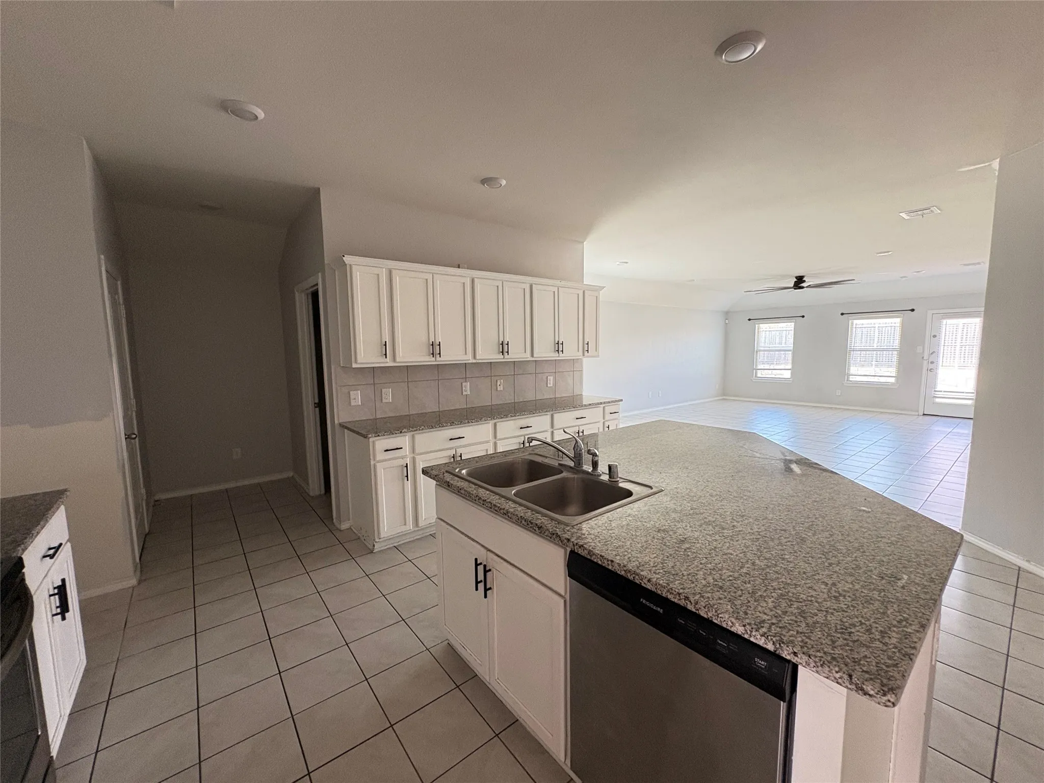 Single Family Residence For Rent in Collin County , 215 Woodland Street, Anna, Texas 75409, 4 Bedroom, 2 Bathroom, 2 Garage spaces, 2,089 Sqft, built in 2019, mls#21292676, Real Estate Agent in Anna, Homes For Rent in Collin county, Homes For Rent in Anna, Realtor in Anna Texas, Real Estate Brokerage Independent Realty Texas, Luminita Cordes Realtor