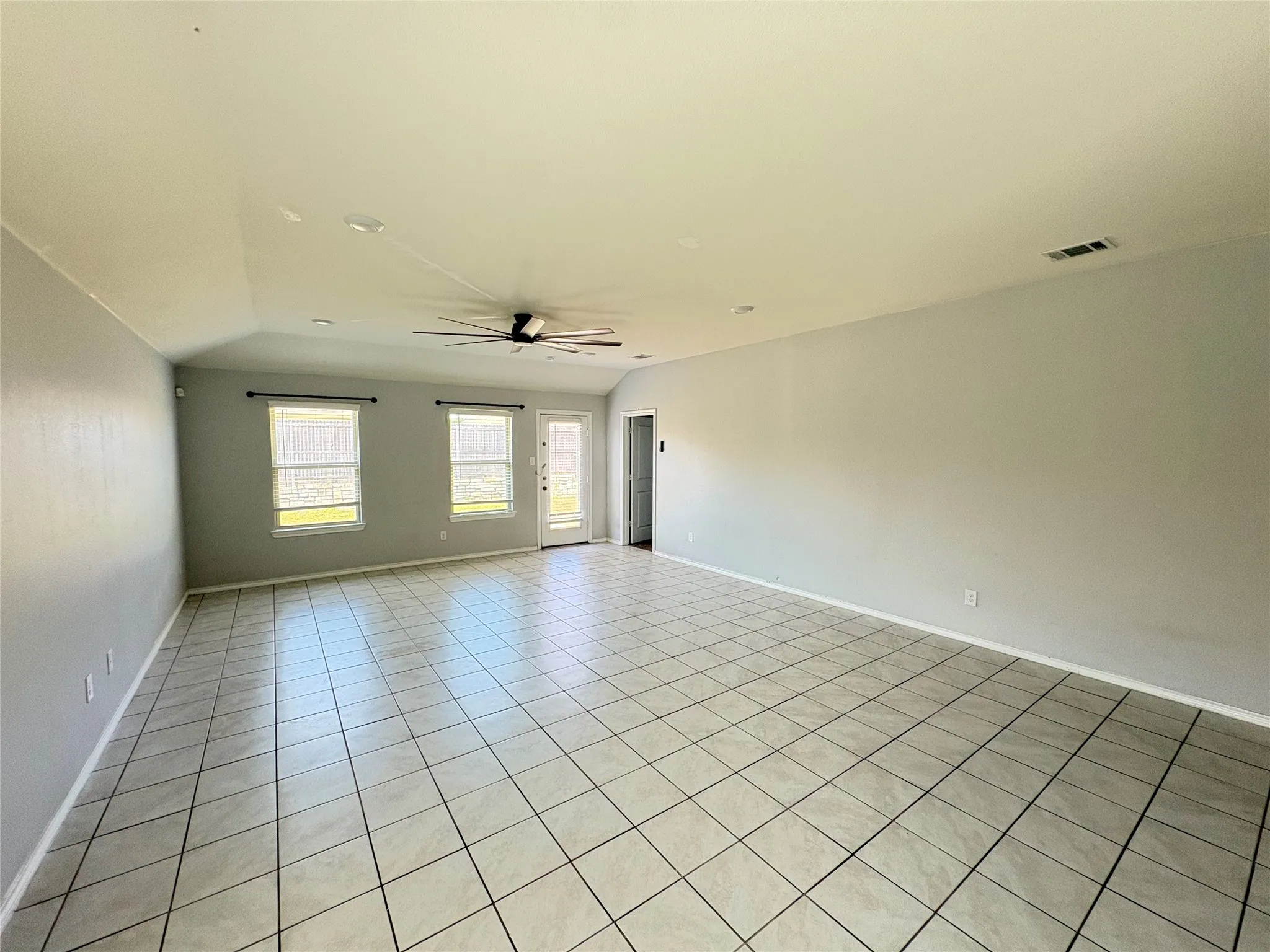 Single Family Residence For Rent in Collin County , 215 Woodland Street, Anna, Texas 75409, 4 Bedroom, 2 Bathroom, 2 Garage spaces, 2,089 Sqft, built in 2019, mls#21292676, Real Estate Agent in Anna, Homes For Rent in Collin county, Homes For Rent in Anna, Realtor in Anna Texas, Real Estate Brokerage Independent Realty Texas, Luminita Cordes Realtor
