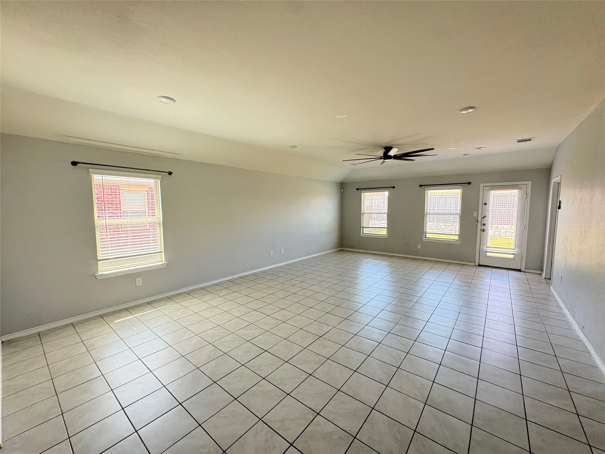 Single Family Residence For Rent in Collin County , 215 Woodland Street, Anna, Texas 75409, 4 Bedroom, 2 Bathroom, 2 Garage spaces, 2,089 Sqft, built in 2019, mls#21292676, Real Estate Agent in Anna, Homes For Rent in Collin county, Homes For Rent in Anna, Realtor in Anna Texas, Real Estate Brokerage Independent Realty Texas, Luminita Cordes Realtor
