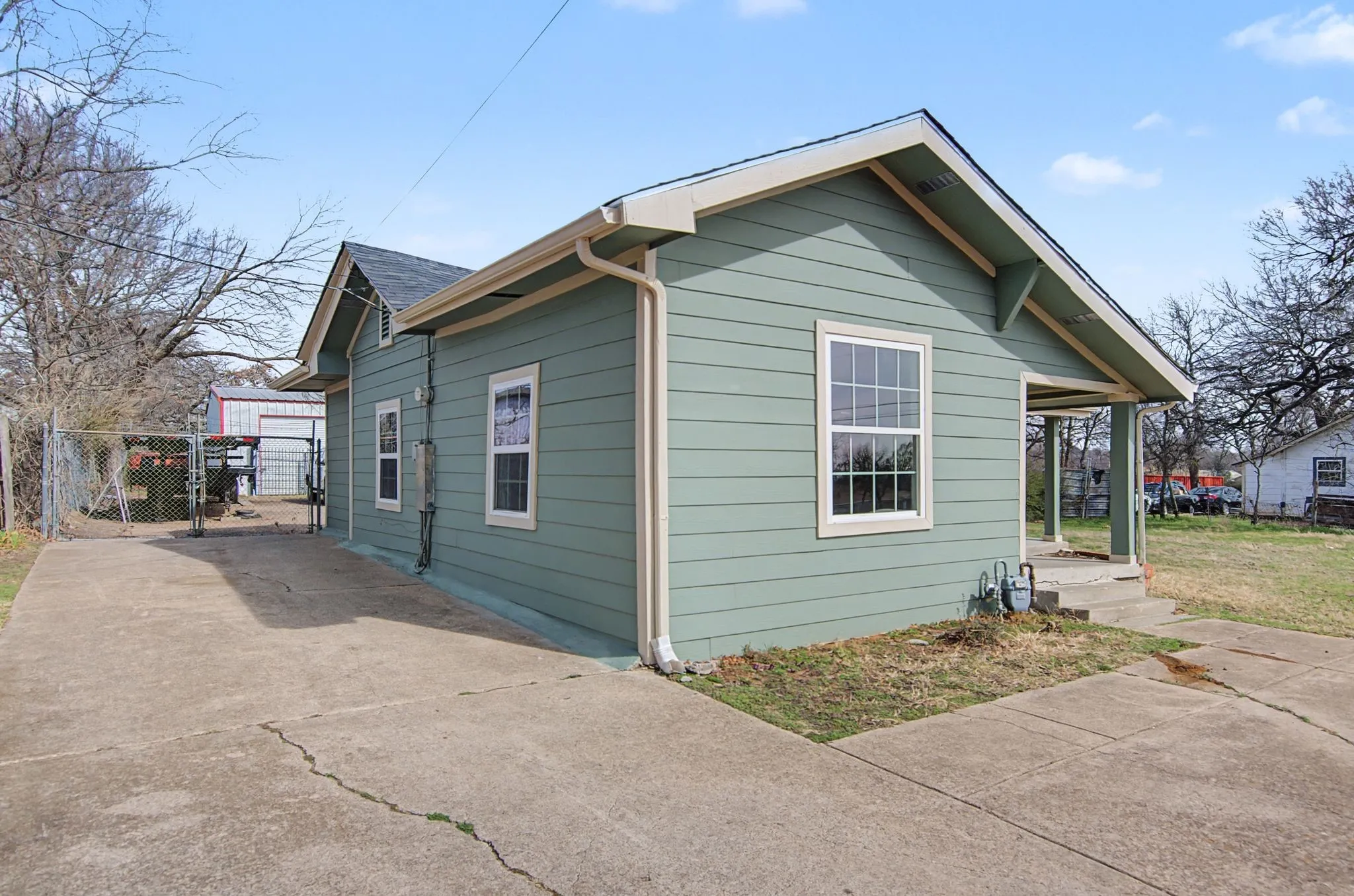 Single Family Residence For Sale in Tarrant County , 4225 Avenue M, Fort Worth, Texas 76105, 2 Bedroom, 1 Bathroom, Garage spaces, 775 Sqft, built in 1940, mls#21179175, Real Estate Agent in Fort Worth, Homes For Sale in Tarrant county, Homes For Sale in Fort Worth, Realtor in Fort Worth Texas, Real Estate Brokerage Independent Realty Texas, Luminita Cordes Realtor