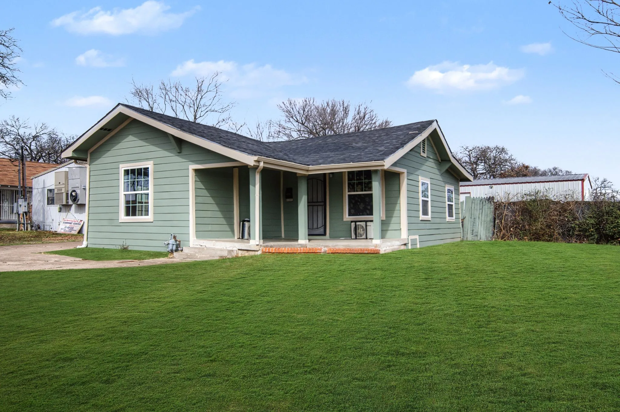 Single Family Residence For Sale in Tarrant County , 4225 Avenue M, Fort Worth, Texas 76105, 2 Bedroom, 1 Bathroom, Garage spaces, 775 Sqft, built in 1940, mls#21179175, Real Estate Agent in Fort Worth, Homes For Sale in Tarrant county, Homes For Sale in Fort Worth, Realtor in Fort Worth Texas, Real Estate Brokerage Independent Realty Texas, Luminita Cordes Realtor