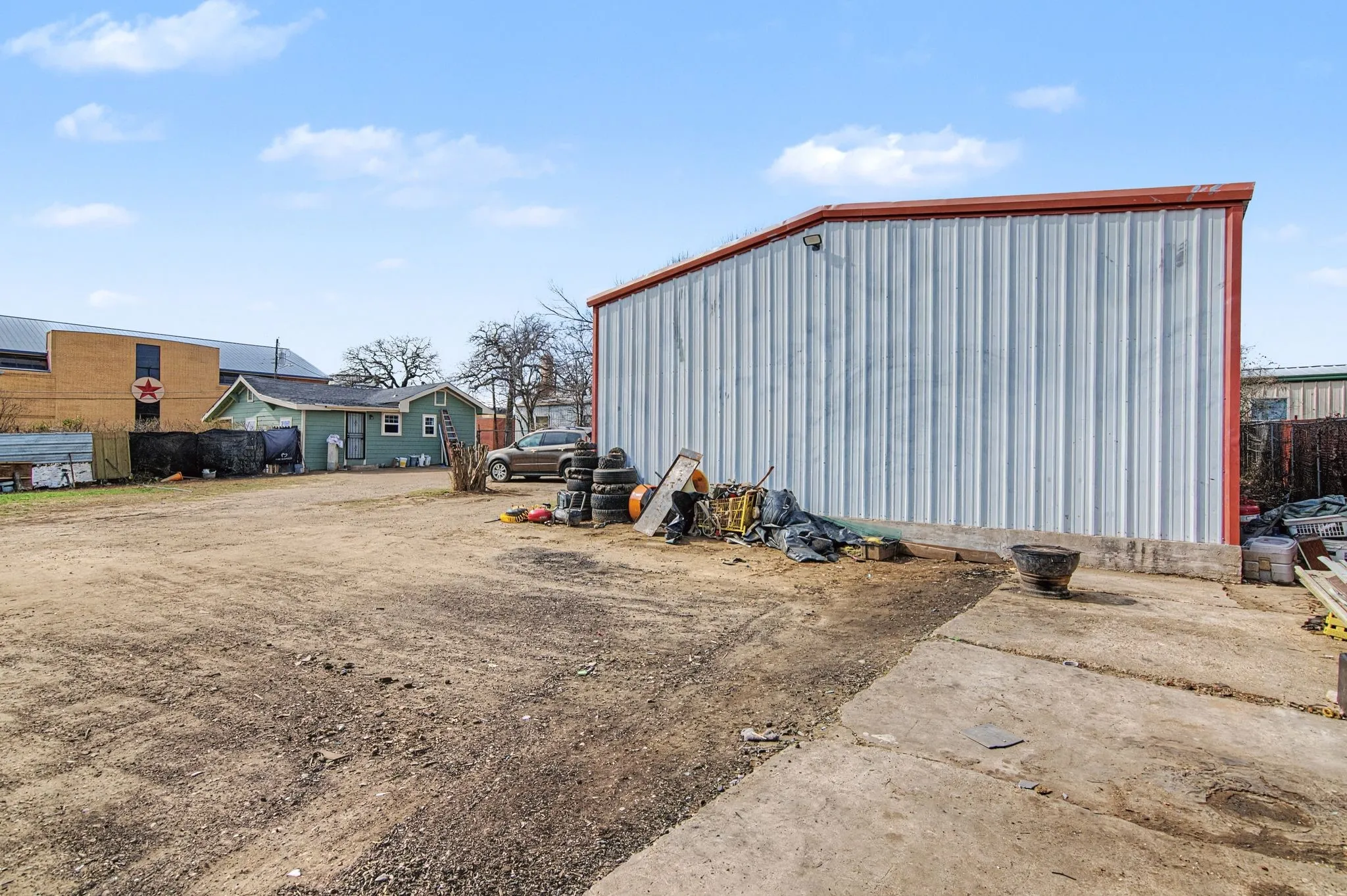 Single Family Residence For Sale in Tarrant County , 4225 Avenue M, Fort Worth, Texas 76105, 2 Bedroom, 1 Bathroom, Garage spaces, 775 Sqft, built in 1940, mls#21179175, Real Estate Agent in Fort Worth, Homes For Sale in Tarrant county, Homes For Sale in Fort Worth, Realtor in Fort Worth Texas, Real Estate Brokerage Independent Realty Texas, Luminita Cordes Realtor
