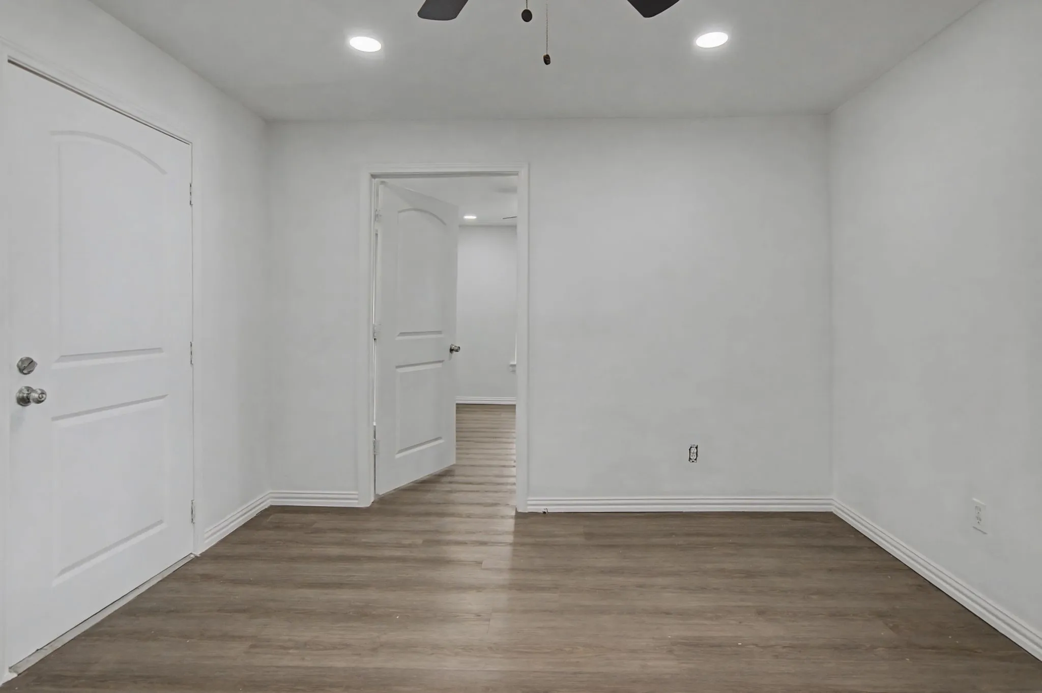 Single Family Residence For Sale in Tarrant County , 4225 Avenue M, Fort Worth, Texas 76105, 2 Bedroom, 1 Bathroom, Garage spaces, 775 Sqft, built in 1940, mls#21179175, Real Estate Agent in Fort Worth, Homes For Sale in Tarrant county, Homes For Sale in Fort Worth, Realtor in Fort Worth Texas, Real Estate Brokerage Independent Realty Texas, Luminita Cordes Realtor