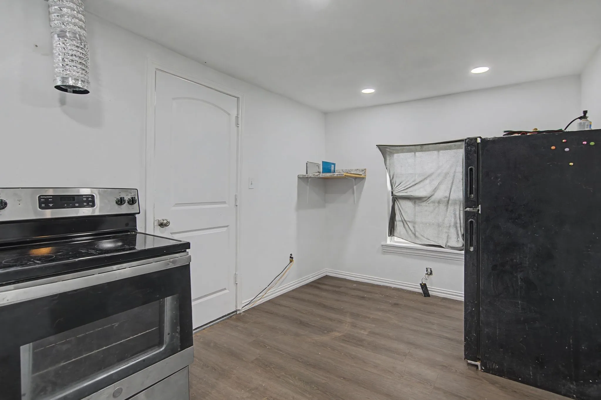 Single Family Residence For Sale in Tarrant County , 4225 Avenue M, Fort Worth, Texas 76105, 2 Bedroom, 1 Bathroom, Garage spaces, 775 Sqft, built in 1940, mls#21179175, Real Estate Agent in Fort Worth, Homes For Sale in Tarrant county, Homes For Sale in Fort Worth, Realtor in Fort Worth Texas, Real Estate Brokerage Independent Realty Texas, Luminita Cordes Realtor