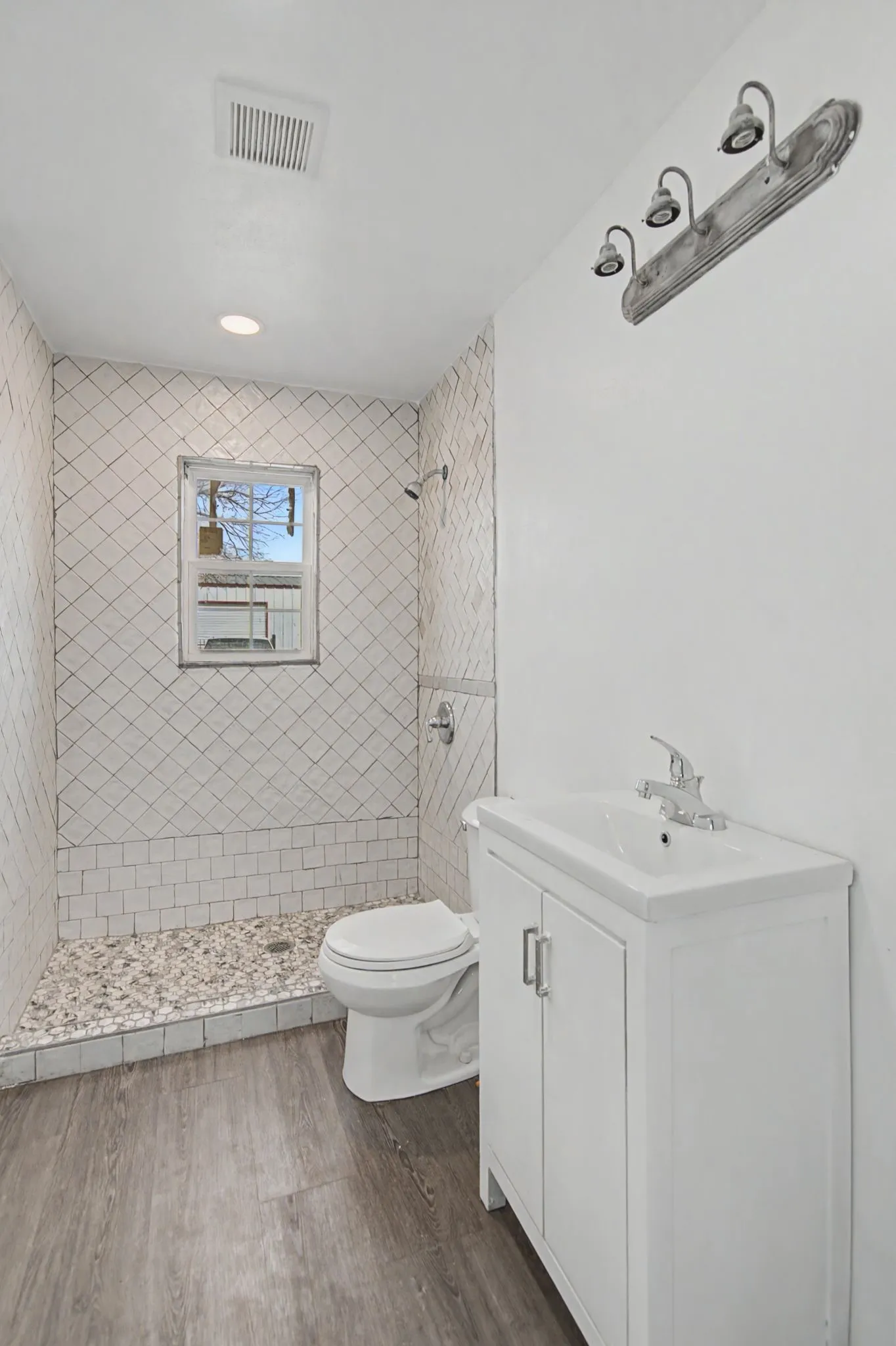 Single Family Residence For Sale in Tarrant County , 4225 Avenue M, Fort Worth, Texas 76105, 2 Bedroom, 1 Bathroom, Garage spaces, 775 Sqft, built in 1940, mls#21179175, Real Estate Agent in Fort Worth, Homes For Sale in Tarrant county, Homes For Sale in Fort Worth, Realtor in Fort Worth Texas, Real Estate Brokerage Independent Realty Texas, Luminita Cordes Realtor