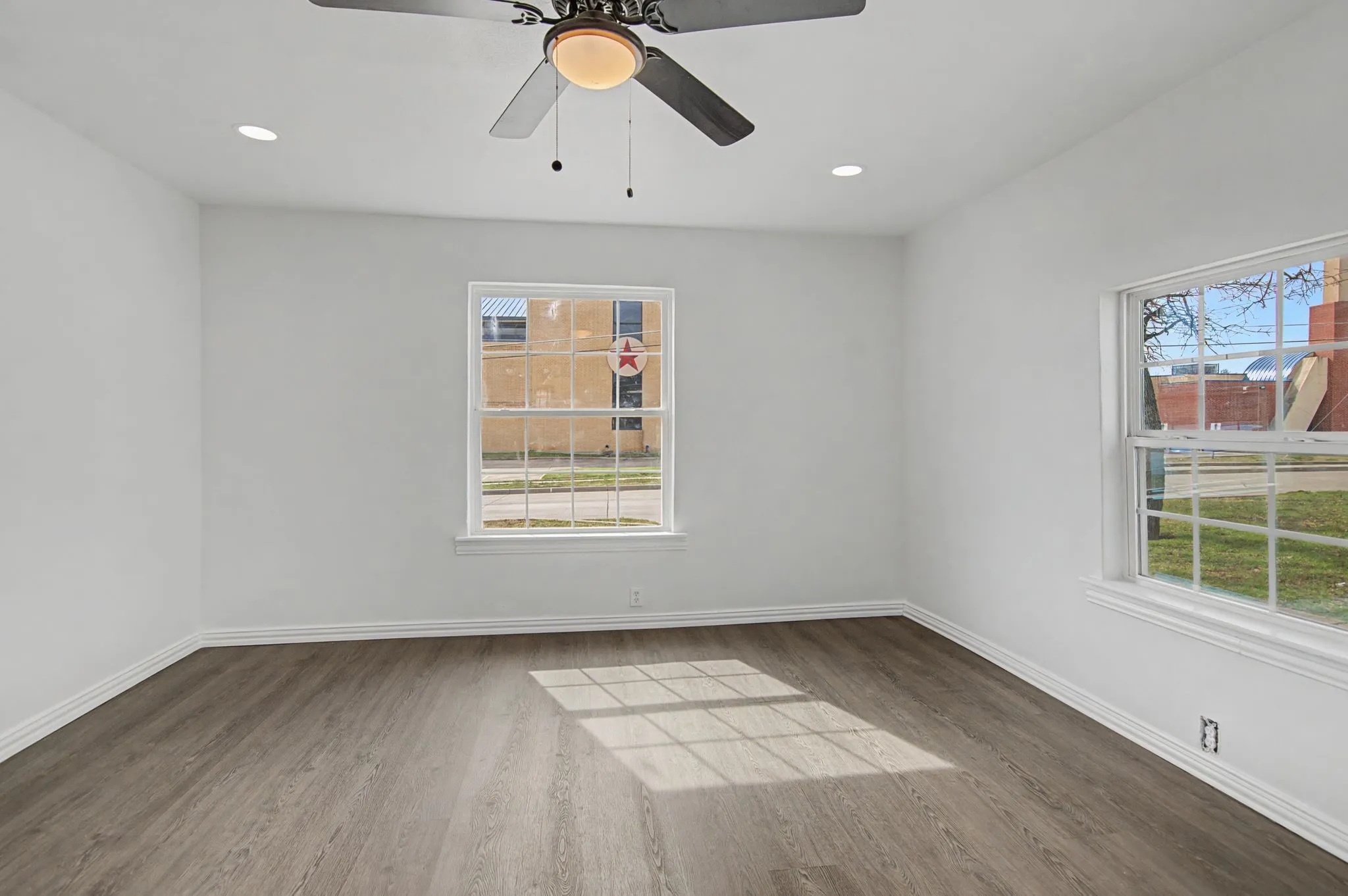Single Family Residence For Sale in Tarrant County , 4225 Avenue M, Fort Worth, Texas 76105, 2 Bedroom, 1 Bathroom, Garage spaces, 775 Sqft, built in 1940, mls#21179175, Real Estate Agent in Fort Worth, Homes For Sale in Tarrant county, Homes For Sale in Fort Worth, Realtor in Fort Worth Texas, Real Estate Brokerage Independent Realty Texas, Luminita Cordes Realtor