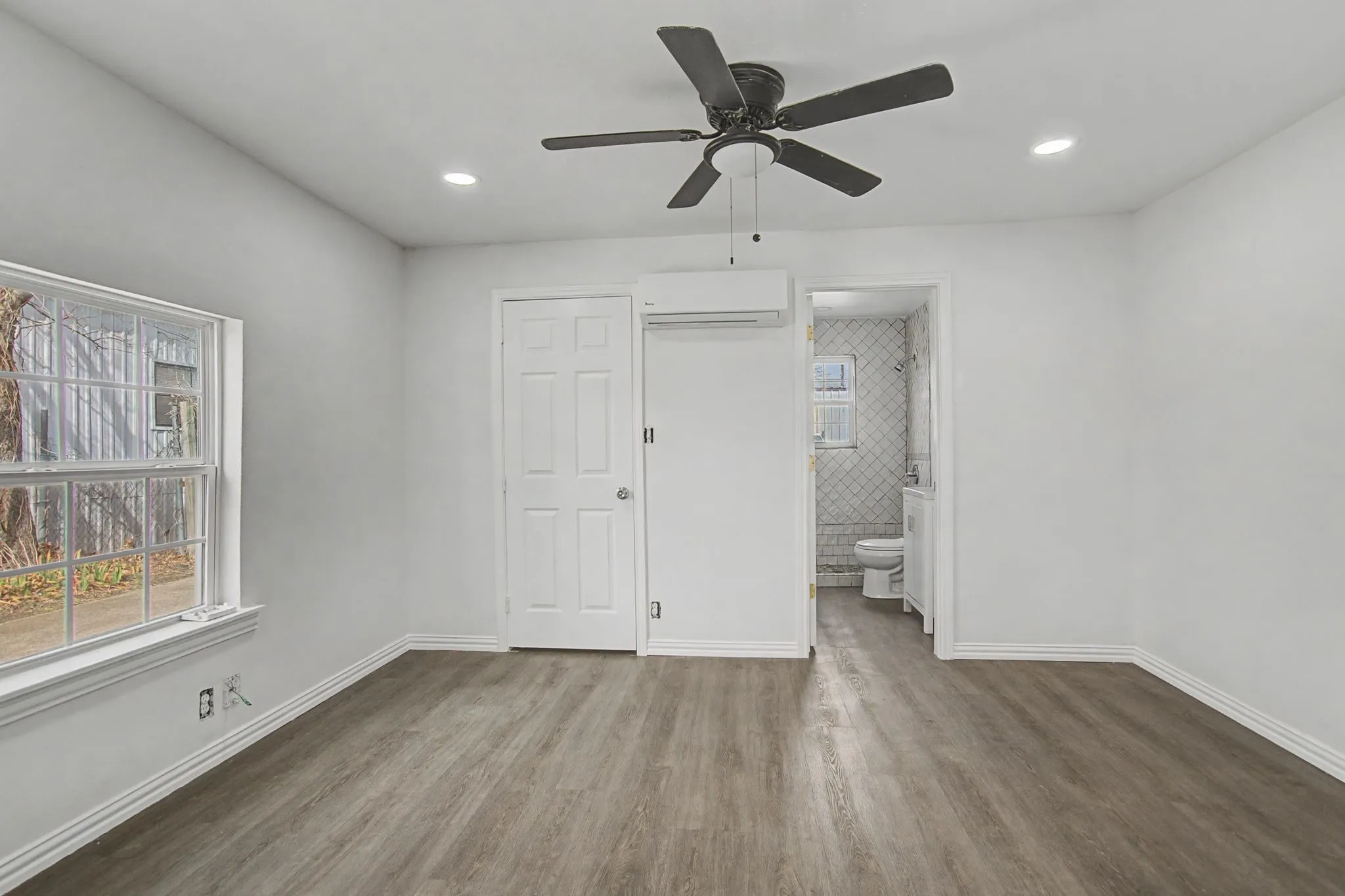 Single Family Residence For Sale in Tarrant County , 4225 Avenue M, Fort Worth, Texas 76105, 2 Bedroom, 1 Bathroom, Garage spaces, 775 Sqft, built in 1940, mls#21179175, Real Estate Agent in Fort Worth, Homes For Sale in Tarrant county, Homes For Sale in Fort Worth, Realtor in Fort Worth Texas, Real Estate Brokerage Independent Realty Texas, Luminita Cordes Realtor