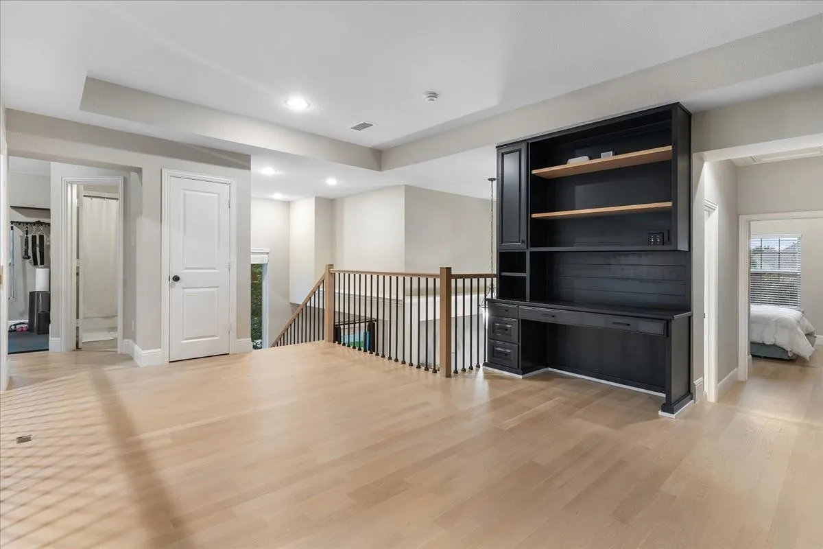 Single Family Residence For Sale in Collin County , 5621 Fringetree Drive, Mc Kinney, Texas 75071, 5 Bedroom, 4 Bathroom, 2 Garage spaces, 3,335 Sqft, built in 2015, mls#21291322, Real Estate Agent in Mc Kinney, Homes For Sale in Collin county, Homes For Sale in Mc Kinney, Realtor in Mc Kinney Texas, Real Estate Brokerage Independent Realty Texas, Luminita Cordes Realtor