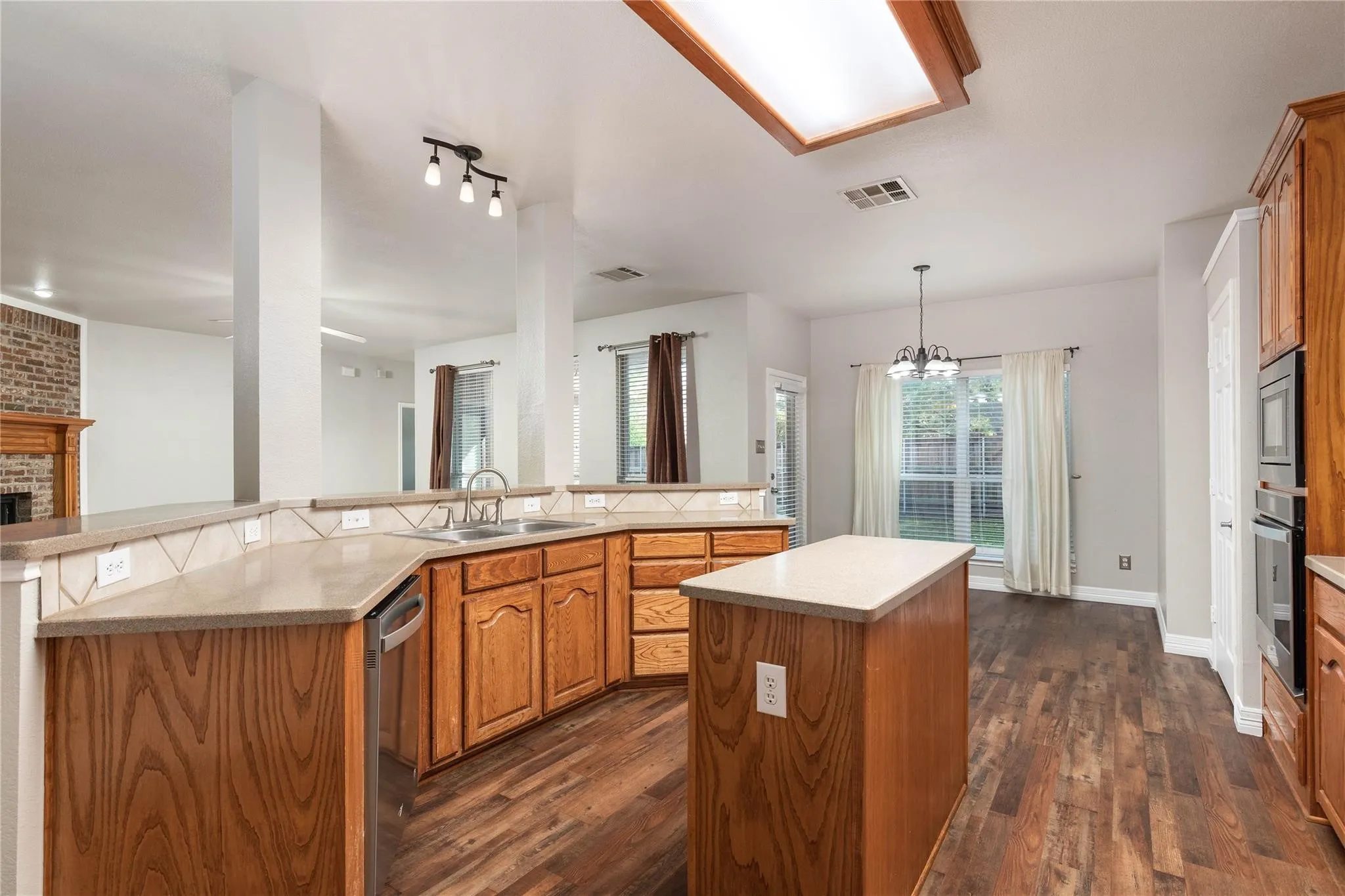 Single Family Residence For Rent in Collin County , 15507 Appaloosa Drive, Frisco, Texas 75035, 4 Bedroom, 3 Bathroom, 2 Garage spaces, 2,830 Sqft, built in 2005, mls#21286414, Real Estate Agent in Frisco, Homes For Rent in Collin county, Homes For Rent in Frisco, Realtor in Frisco Texas, Real Estate Brokerage Independent Realty Texas, Luminita Cordes Realtor