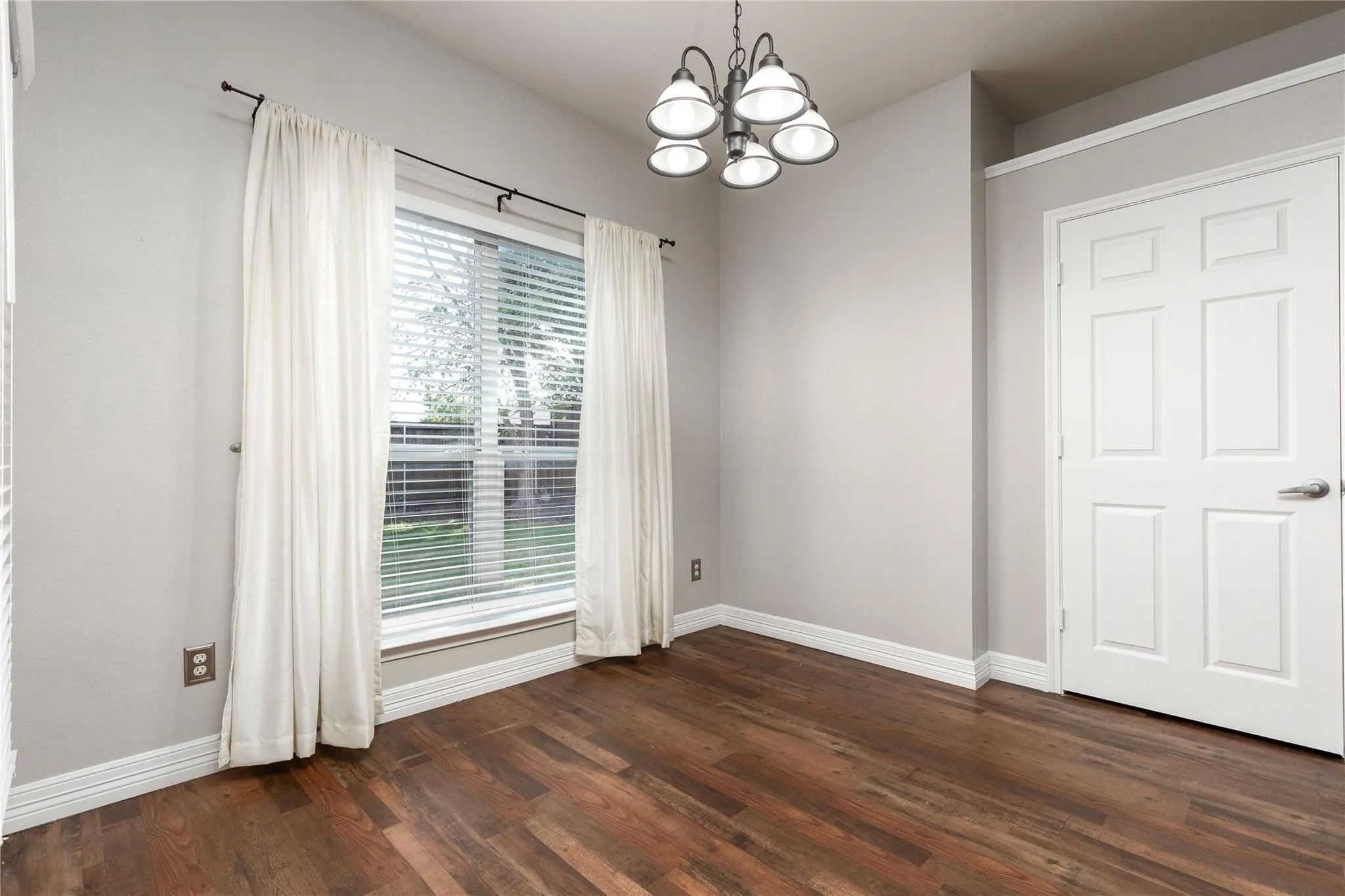Single Family Residence For Rent in Collin County , 15507 Appaloosa Drive, Frisco, Texas 75035, 4 Bedroom, 3 Bathroom, 2 Garage spaces, 2,830 Sqft, built in 2005, mls#21286414, Real Estate Agent in Frisco, Homes For Rent in Collin county, Homes For Rent in Frisco, Realtor in Frisco Texas, Real Estate Brokerage Independent Realty Texas, Luminita Cordes Realtor