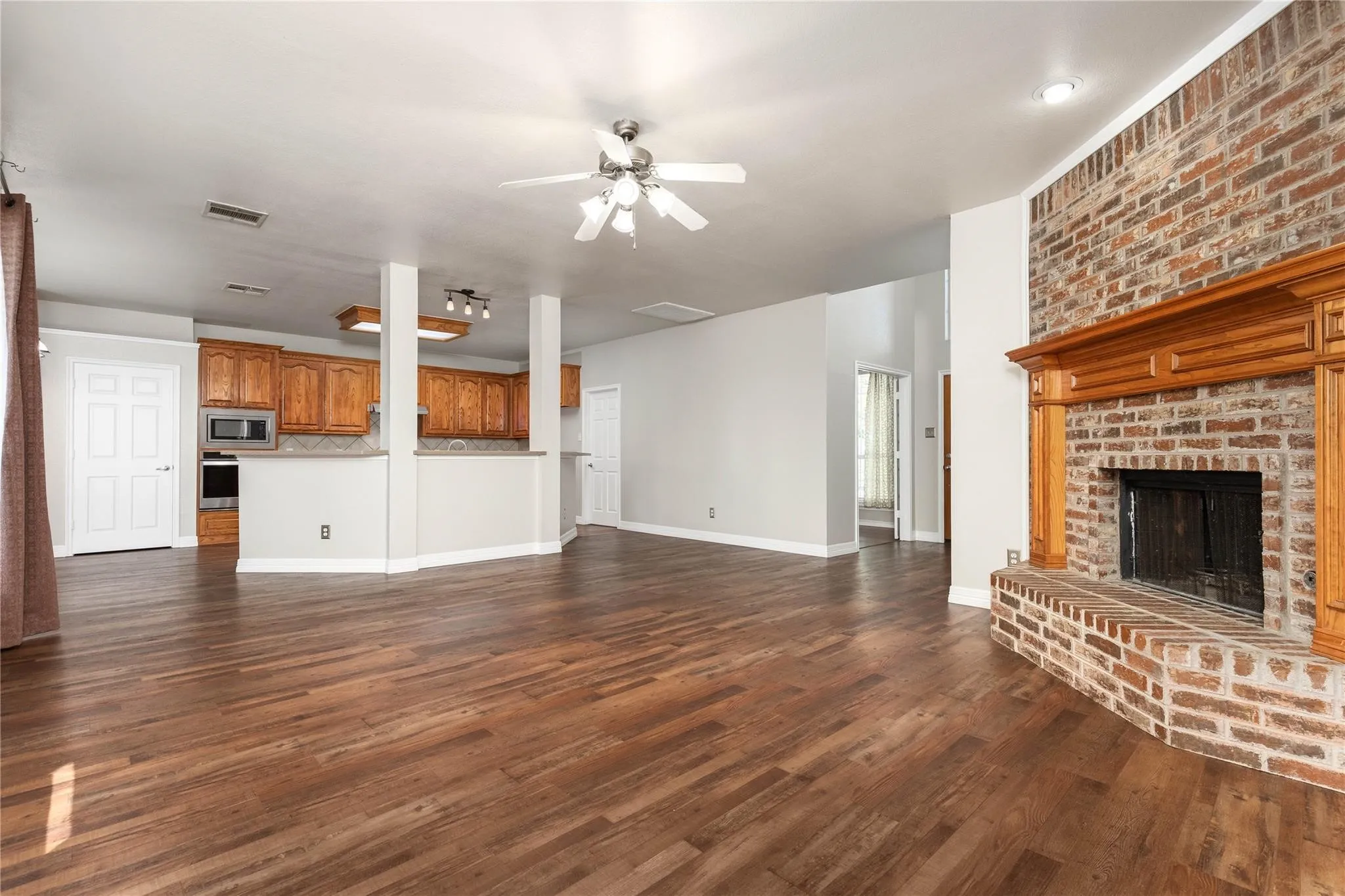 Single Family Residence For Rent in Collin County , 15507 Appaloosa Drive, Frisco, Texas 75035, 4 Bedroom, 3 Bathroom, 2 Garage spaces, 2,830 Sqft, built in 2005, mls#21286414, Real Estate Agent in Frisco, Homes For Rent in Collin county, Homes For Rent in Frisco, Realtor in Frisco Texas, Real Estate Brokerage Independent Realty Texas, Luminita Cordes Realtor