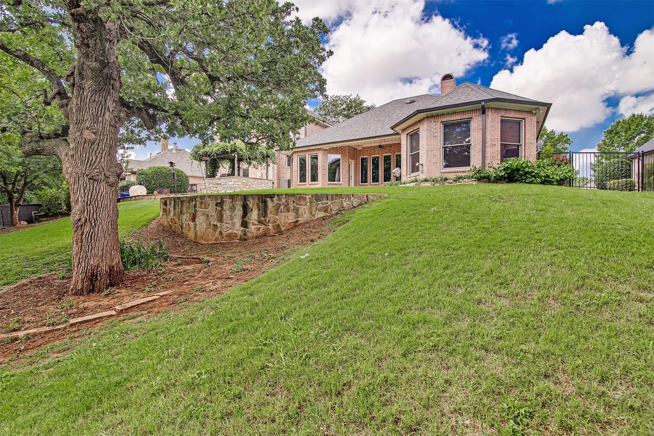 Single Family Residence For Sale in Tarrant County , 2008 Cains Lane, Mansfield, Texas 76063, 4 Bedroom, 3 Bathroom, 2 Garage spaces, 3,288 Sqft, built in 1997, mls#21292615, Real Estate Agent in Mansfield, Homes For Sale in Tarrant county, Homes For Sale in Mansfield, Realtor in Mansfield Texas, Real Estate Brokerage Independent Realty Texas, Luminita Cordes Realtor
