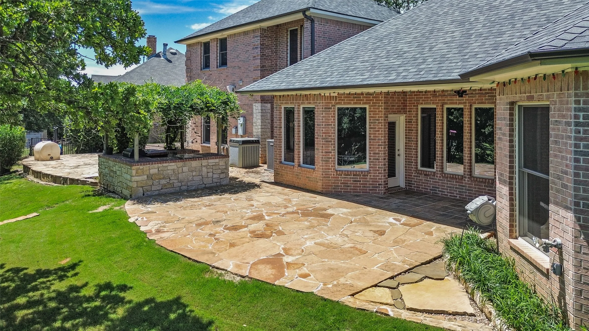 Single Family Residence For Sale in Tarrant County , 2008 Cains Lane, Mansfield, Texas 76063, 4 Bedroom, 3 Bathroom, 2 Garage spaces, 3,288 Sqft, built in 1997, mls#21292615, Real Estate Agent in Mansfield, Homes For Sale in Tarrant county, Homes For Sale in Mansfield, Realtor in Mansfield Texas, Real Estate Brokerage Independent Realty Texas, Luminita Cordes Realtor