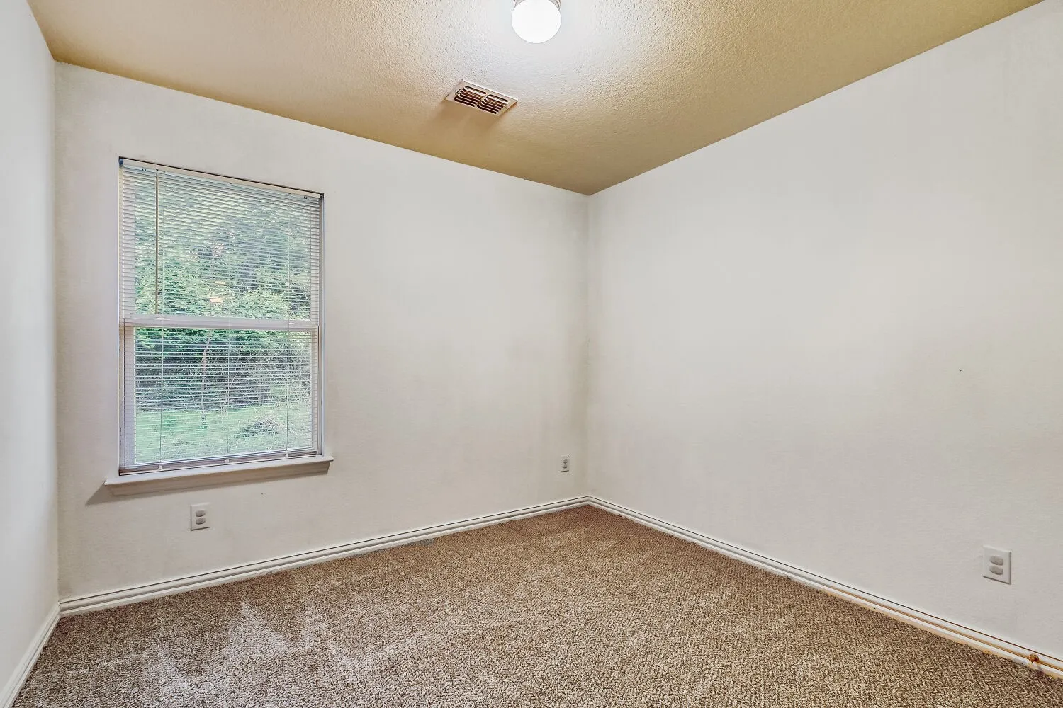 Single Family Residence For Sale in Tarrant County , 1881 Glenda Court, Pelican Bay, Texas 76020, 3 Bedroom, 1 Bathroom, Garage spaces, 1,027 Sqft, built in 2019, mls#21292704, Real Estate Agent in Pelican Bay, Homes For Sale in Tarrant county, Homes For Sale in Pelican Bay, Realtor in Pelican Bay Texas, Real Estate Brokerage Independent Realty Texas, Luminita Cordes Realtor