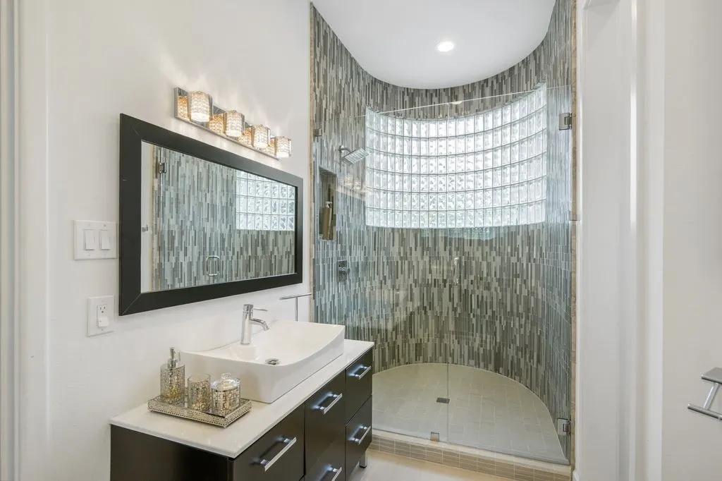 Stylish bathroom with modern finishes, featuring a generously sized shower area bathed in natural light.