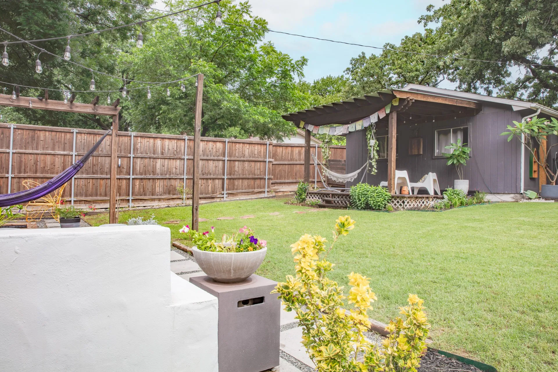 Single Family Residence For Sale in Tarrant County , 609 Hillside Road, Colleyville, Texas 76034, 4 Bedroom, 3 Bathroom, 2 Garage spaces, 2,133 Sqft, built in 1969, mls#21292626, Real Estate Agent in Colleyville, Homes For Sale in Tarrant county, Homes For Sale in Colleyville, Realtor in Colleyville Texas, Real Estate Brokerage Independent Realty Texas, Luminita Cordes Realtor