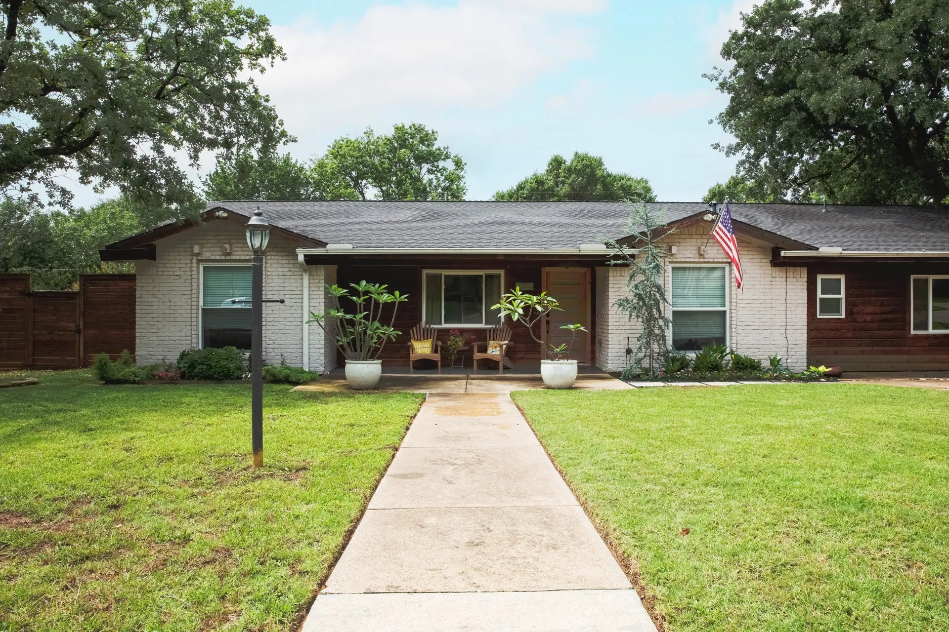 Single Family Residence For Sale in Tarrant County , 609 Hillside Road, Colleyville, Texas 76034, 4 Bedroom, 3 Bathroom, 2 Garage spaces, 2,133 Sqft, built in 1969, mls#21292626, Real Estate Agent in Colleyville, Homes For Sale in Tarrant county, Homes For Sale in Colleyville, Realtor in Colleyville Texas, Real Estate Brokerage Independent Realty Texas, Luminita Cordes Realtor