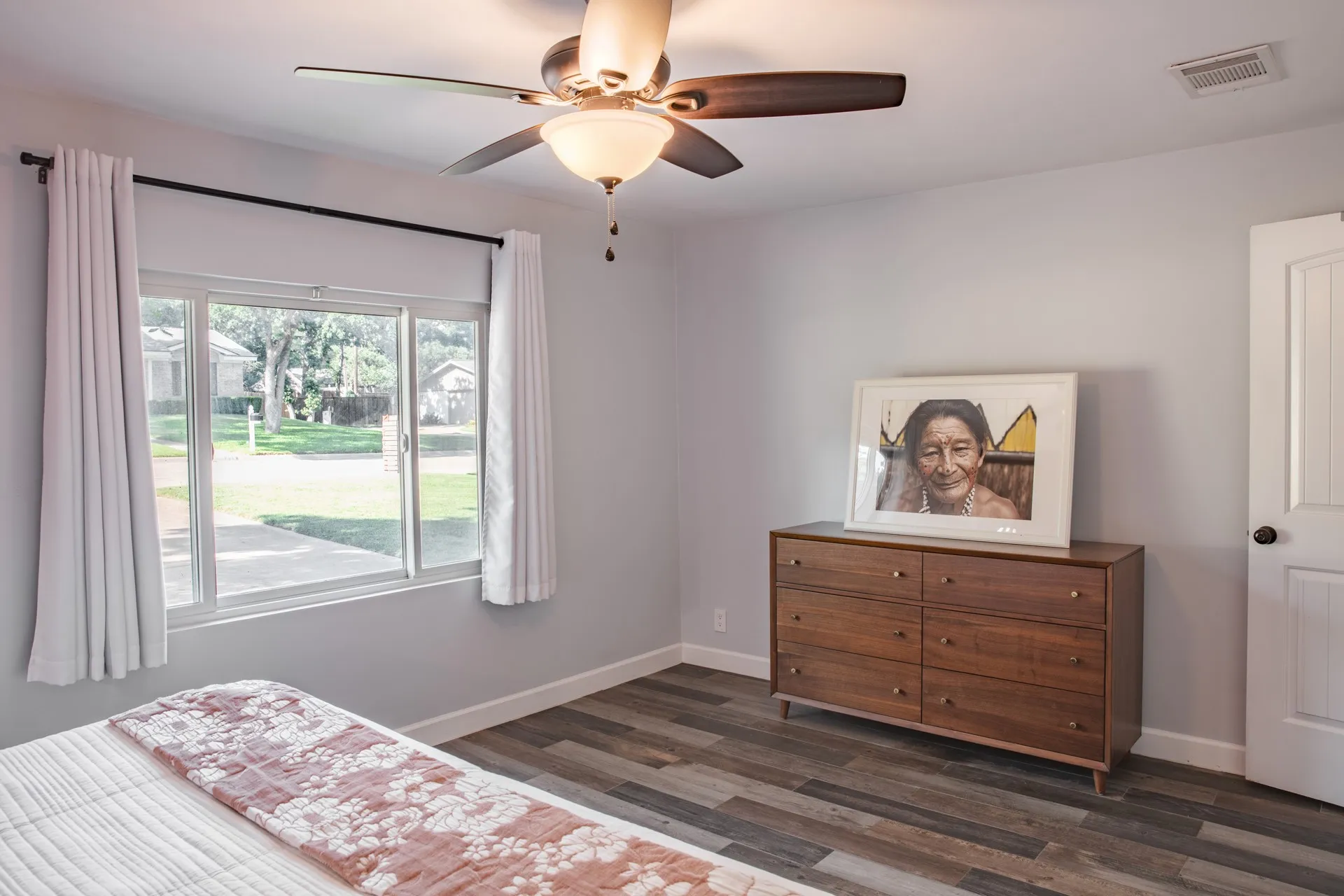 Single Family Residence For Sale in Tarrant County , 609 Hillside Road, Colleyville, Texas 76034, 4 Bedroom, 3 Bathroom, 2 Garage spaces, 2,133 Sqft, built in 1969, mls#21292626, Real Estate Agent in Colleyville, Homes For Sale in Tarrant county, Homes For Sale in Colleyville, Realtor in Colleyville Texas, Real Estate Brokerage Independent Realty Texas, Luminita Cordes Realtor