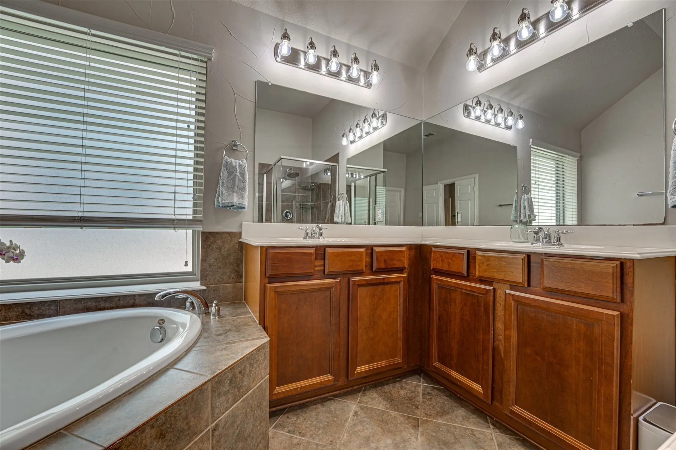 Single Family Residence For Sale in Rockwall County , 1351 Coastal Drive, Rockwall, Texas 75087, 4 Bedroom, 2 Bathroom, 2 Garage spaces, 2,211 Sqft, built in 2005, mls#21287675, Real Estate Agent in Rockwall, Homes For Sale in Rockwall county, Homes For Sale in Rockwall, Realtor in Rockwall Texas, Real Estate Brokerage Independent Realty Texas, Luminita Cordes Realtor