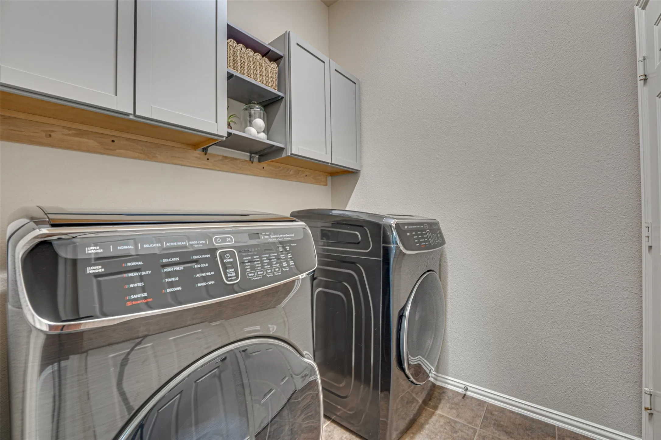 Single Family Residence For Sale in Rockwall County , 1351 Coastal Drive, Rockwall, Texas 75087, 4 Bedroom, 2 Bathroom, 2 Garage spaces, 2,211 Sqft, built in 2005, mls#21287675, Real Estate Agent in Rockwall, Homes For Sale in Rockwall county, Homes For Sale in Rockwall, Realtor in Rockwall Texas, Real Estate Brokerage Independent Realty Texas, Luminita Cordes Realtor