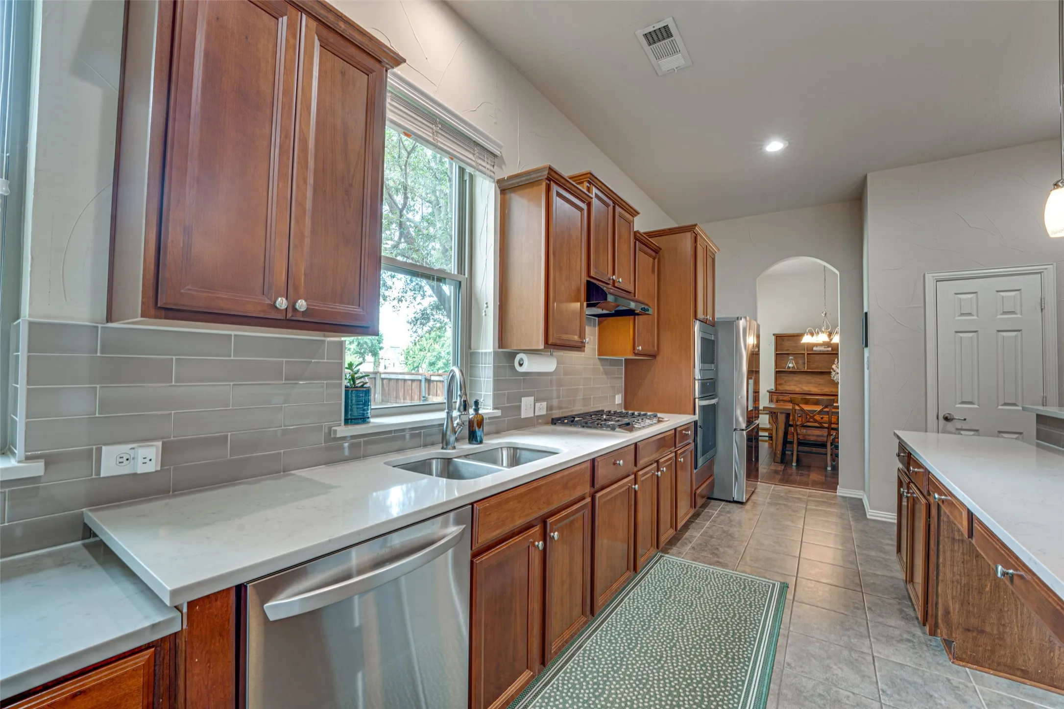 Single Family Residence For Sale in Rockwall County , 1351 Coastal Drive, Rockwall, Texas 75087, 4 Bedroom, 2 Bathroom, 2 Garage spaces, 2,211 Sqft, built in 2005, mls#21287675, Real Estate Agent in Rockwall, Homes For Sale in Rockwall county, Homes For Sale in Rockwall, Realtor in Rockwall Texas, Real Estate Brokerage Independent Realty Texas, Luminita Cordes Realtor