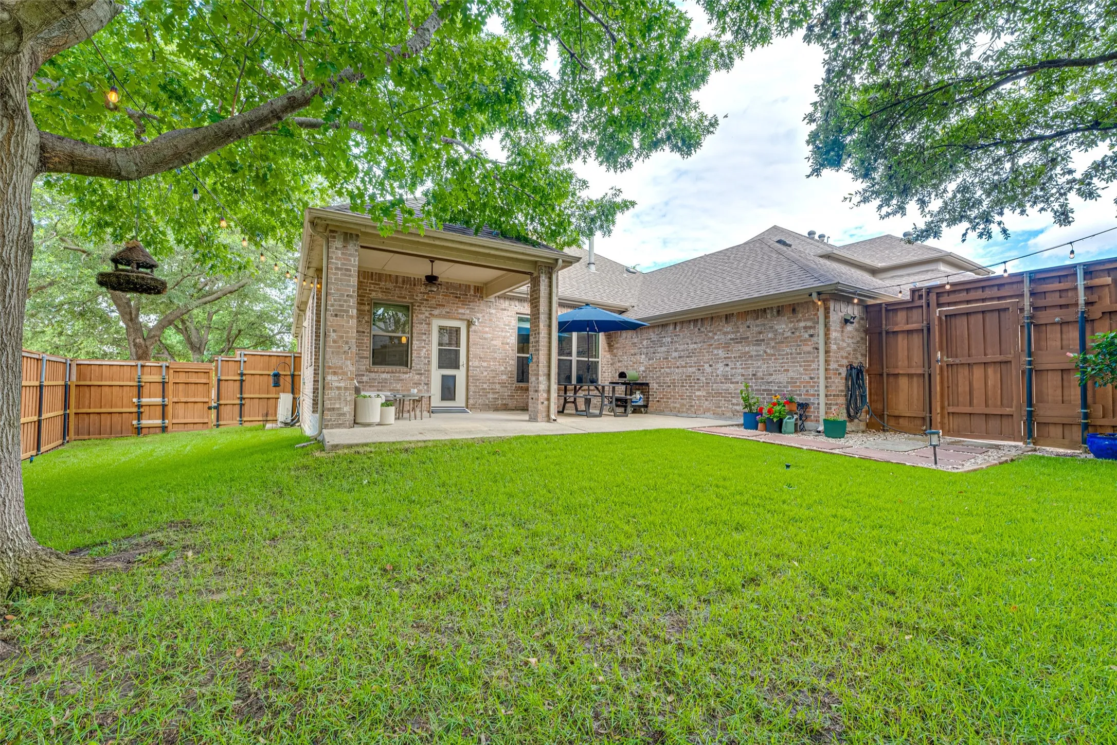 Single Family Residence For Sale in Rockwall County , 1351 Coastal Drive, Rockwall, Texas 75087, 4 Bedroom, 2 Bathroom, 2 Garage spaces, 2,211 Sqft, built in 2005, mls#21287675, Real Estate Agent in Rockwall, Homes For Sale in Rockwall county, Homes For Sale in Rockwall, Realtor in Rockwall Texas, Real Estate Brokerage Independent Realty Texas, Luminita Cordes Realtor