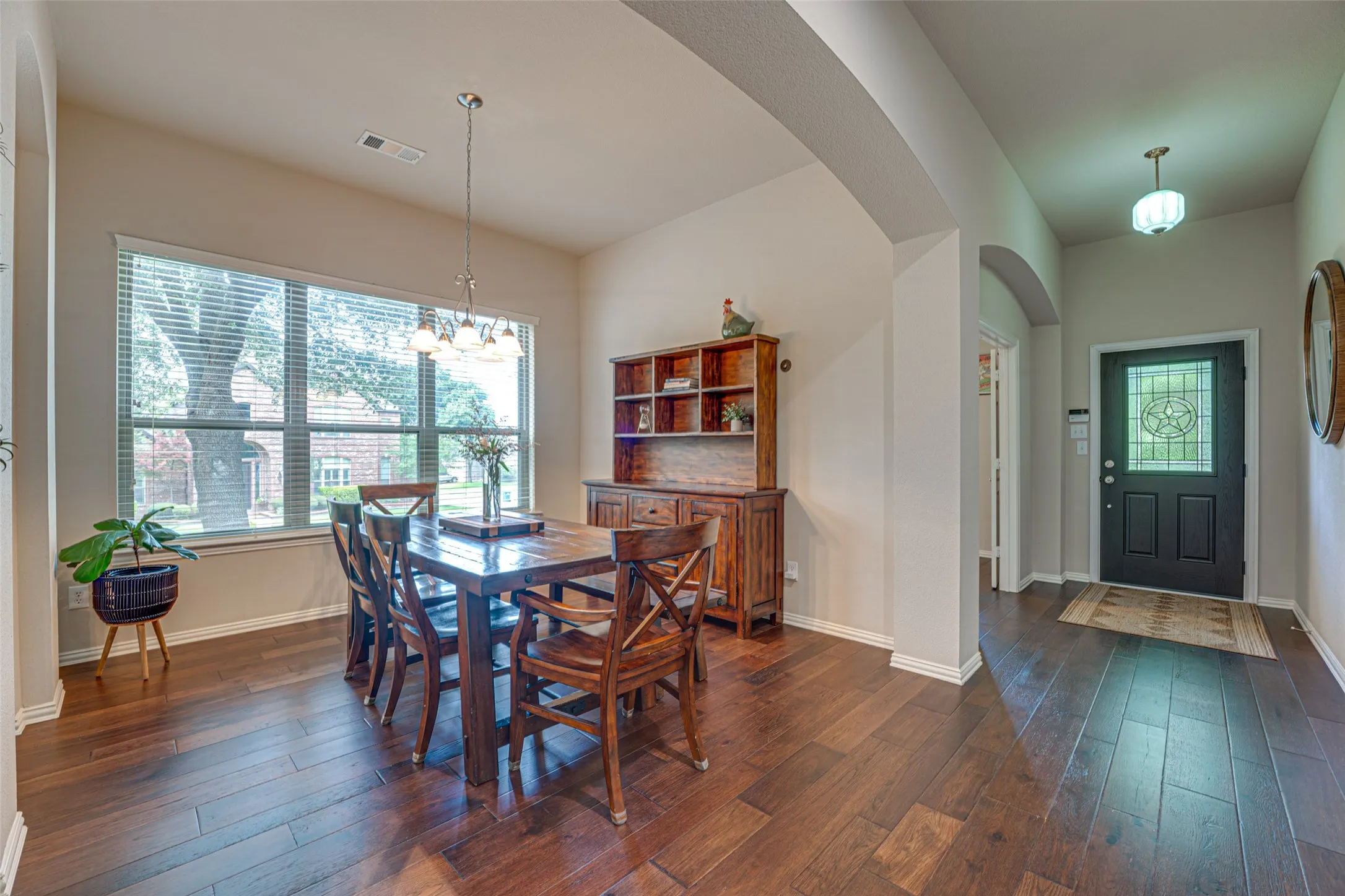 Single Family Residence For Sale in Rockwall County , 1351 Coastal Drive, Rockwall, Texas 75087, 4 Bedroom, 2 Bathroom, 2 Garage spaces, 2,211 Sqft, built in 2005, mls#21287675, Real Estate Agent in Rockwall, Homes For Sale in Rockwall county, Homes For Sale in Rockwall, Realtor in Rockwall Texas, Real Estate Brokerage Independent Realty Texas, Luminita Cordes Realtor