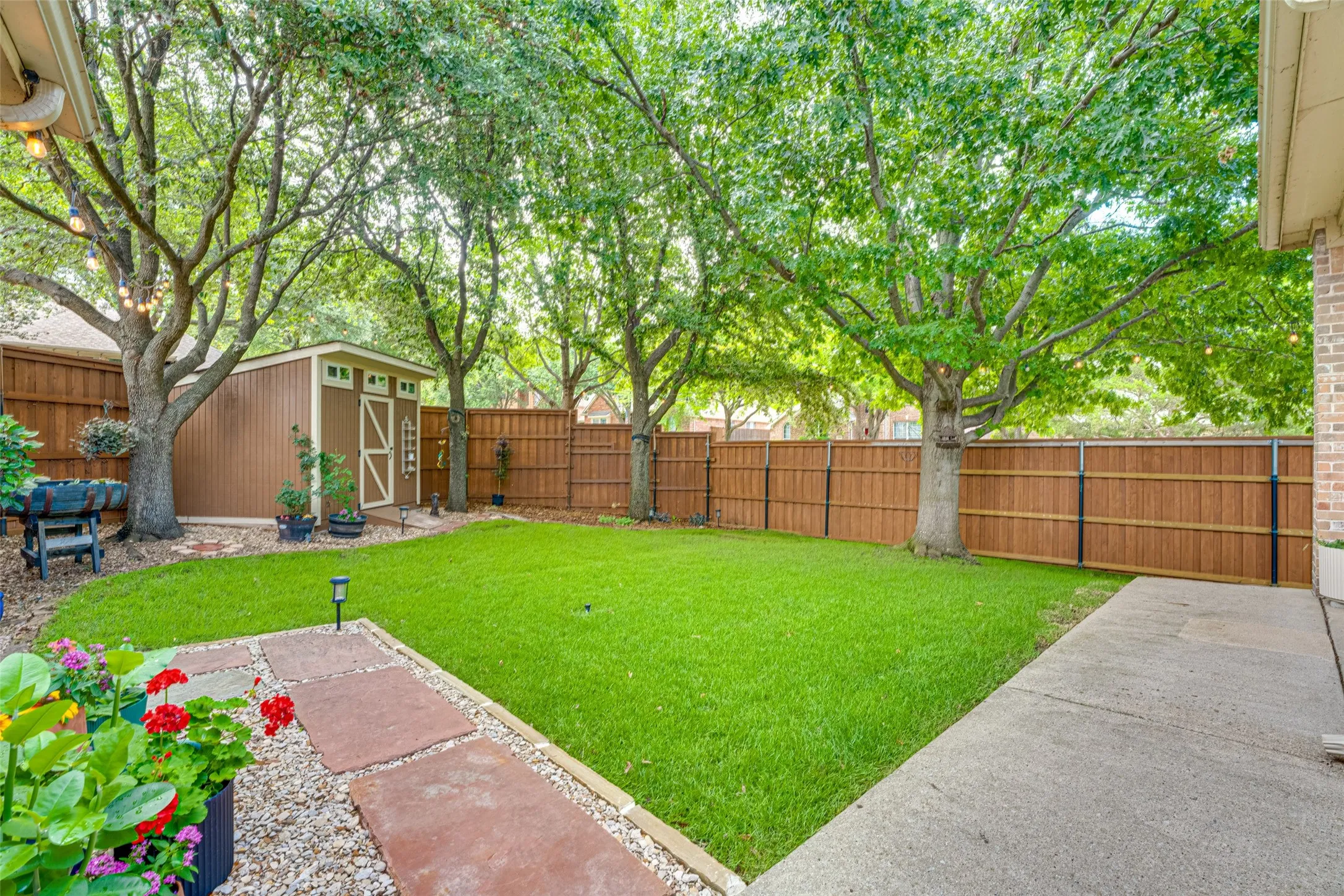 Single Family Residence For Sale in Rockwall County , 1351 Coastal Drive, Rockwall, Texas 75087, 4 Bedroom, 2 Bathroom, 2 Garage spaces, 2,211 Sqft, built in 2005, mls#21287675, Real Estate Agent in Rockwall, Homes For Sale in Rockwall county, Homes For Sale in Rockwall, Realtor in Rockwall Texas, Real Estate Brokerage Independent Realty Texas, Luminita Cordes Realtor