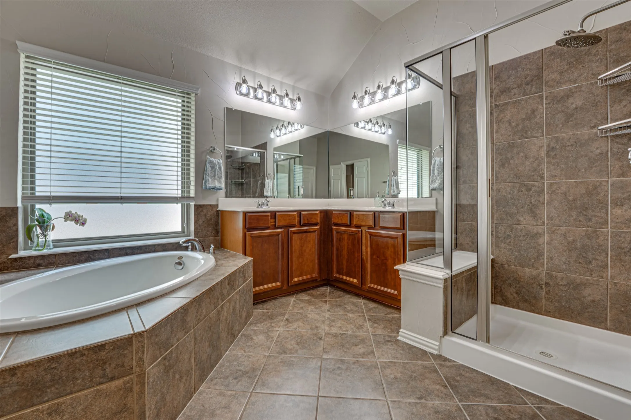 Single Family Residence For Sale in Rockwall County , 1351 Coastal Drive, Rockwall, Texas 75087, 4 Bedroom, 2 Bathroom, 2 Garage spaces, 2,211 Sqft, built in 2005, mls#21287675, Real Estate Agent in Rockwall, Homes For Sale in Rockwall county, Homes For Sale in Rockwall, Realtor in Rockwall Texas, Real Estate Brokerage Independent Realty Texas, Luminita Cordes Realtor