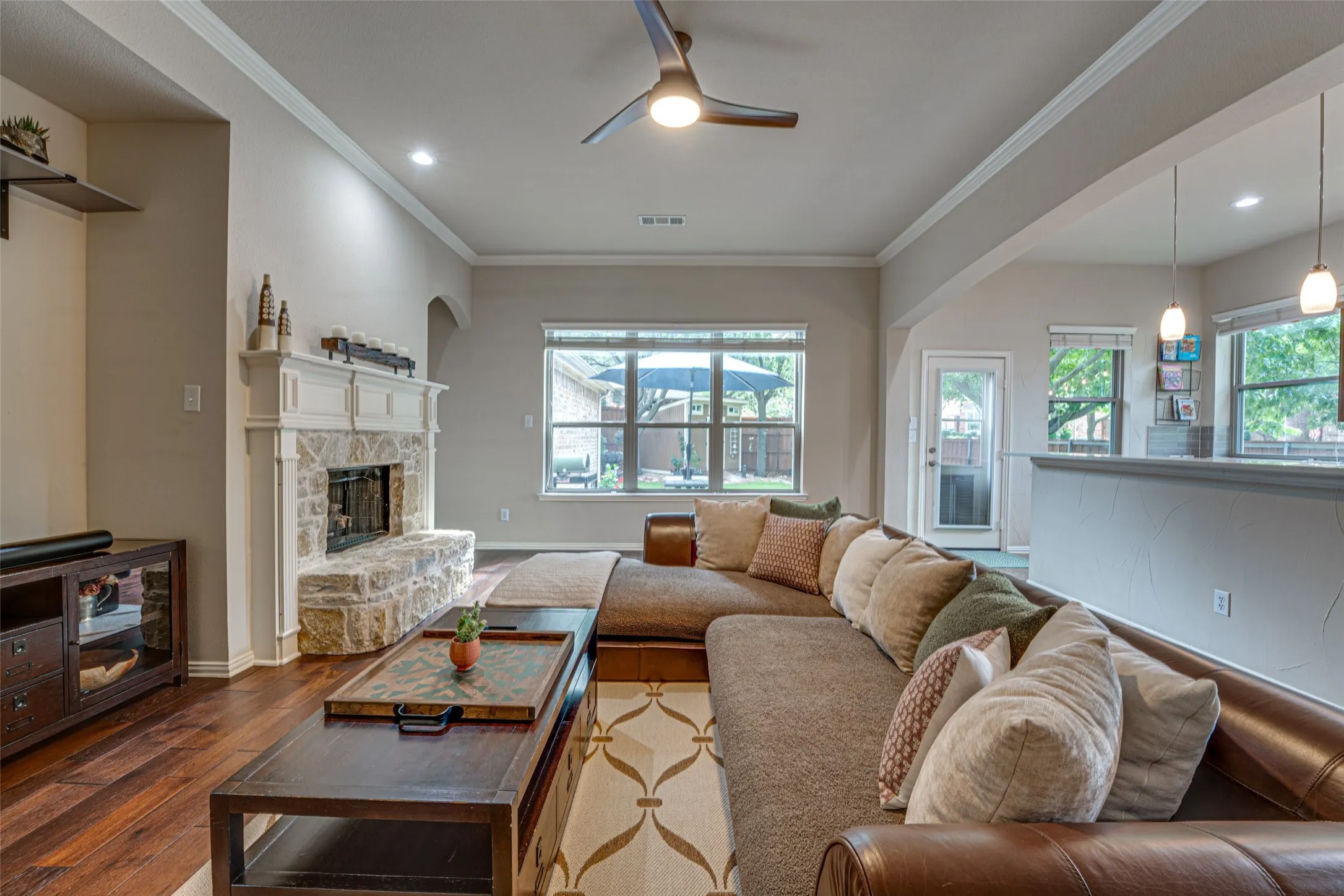 Single Family Residence For Sale in Rockwall County , 1351 Coastal Drive, Rockwall, Texas 75087, 4 Bedroom, 2 Bathroom, 2 Garage spaces, 2,211 Sqft, built in 2005, mls#21287675, Real Estate Agent in Rockwall, Homes For Sale in Rockwall county, Homes For Sale in Rockwall, Realtor in Rockwall Texas, Real Estate Brokerage Independent Realty Texas, Luminita Cordes Realtor