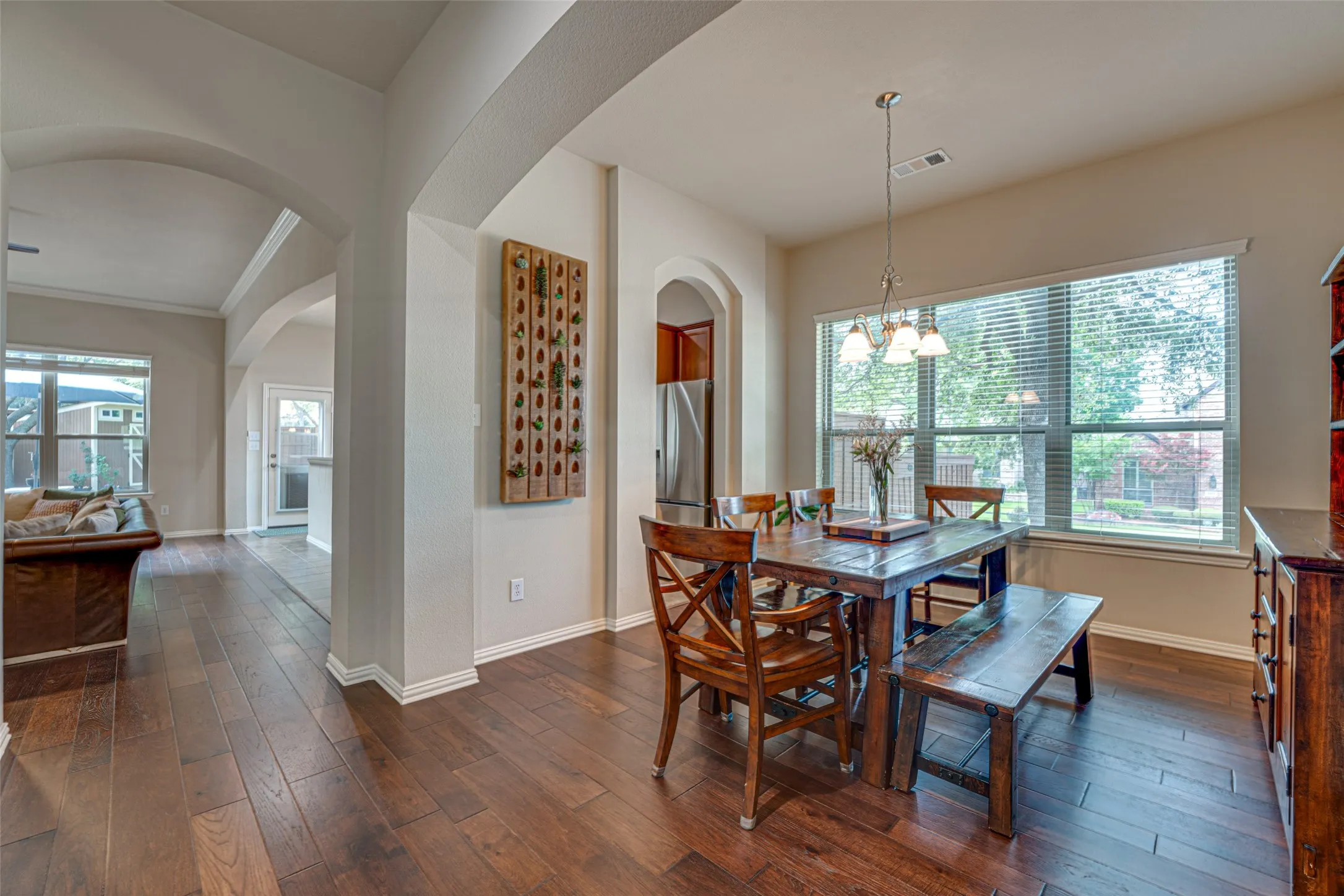 Single Family Residence For Sale in Rockwall County , 1351 Coastal Drive, Rockwall, Texas 75087, 4 Bedroom, 2 Bathroom, 2 Garage spaces, 2,211 Sqft, built in 2005, mls#21287675, Real Estate Agent in Rockwall, Homes For Sale in Rockwall county, Homes For Sale in Rockwall, Realtor in Rockwall Texas, Real Estate Brokerage Independent Realty Texas, Luminita Cordes Realtor