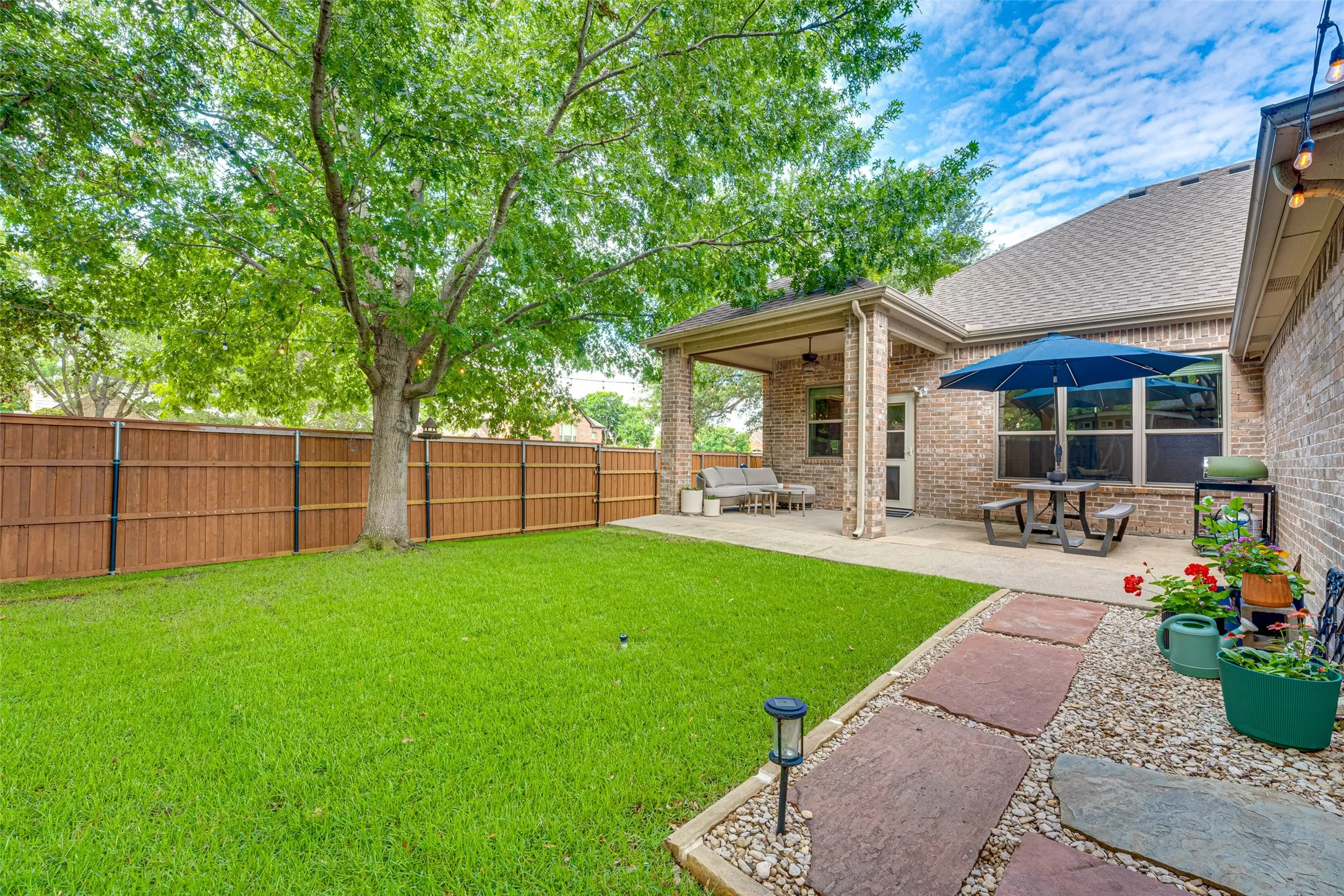 Single Family Residence For Sale in Rockwall County , 1351 Coastal Drive, Rockwall, Texas 75087, 4 Bedroom, 2 Bathroom, 2 Garage spaces, 2,211 Sqft, built in 2005, mls#21287675, Real Estate Agent in Rockwall, Homes For Sale in Rockwall county, Homes For Sale in Rockwall, Realtor in Rockwall Texas, Real Estate Brokerage Independent Realty Texas, Luminita Cordes Realtor